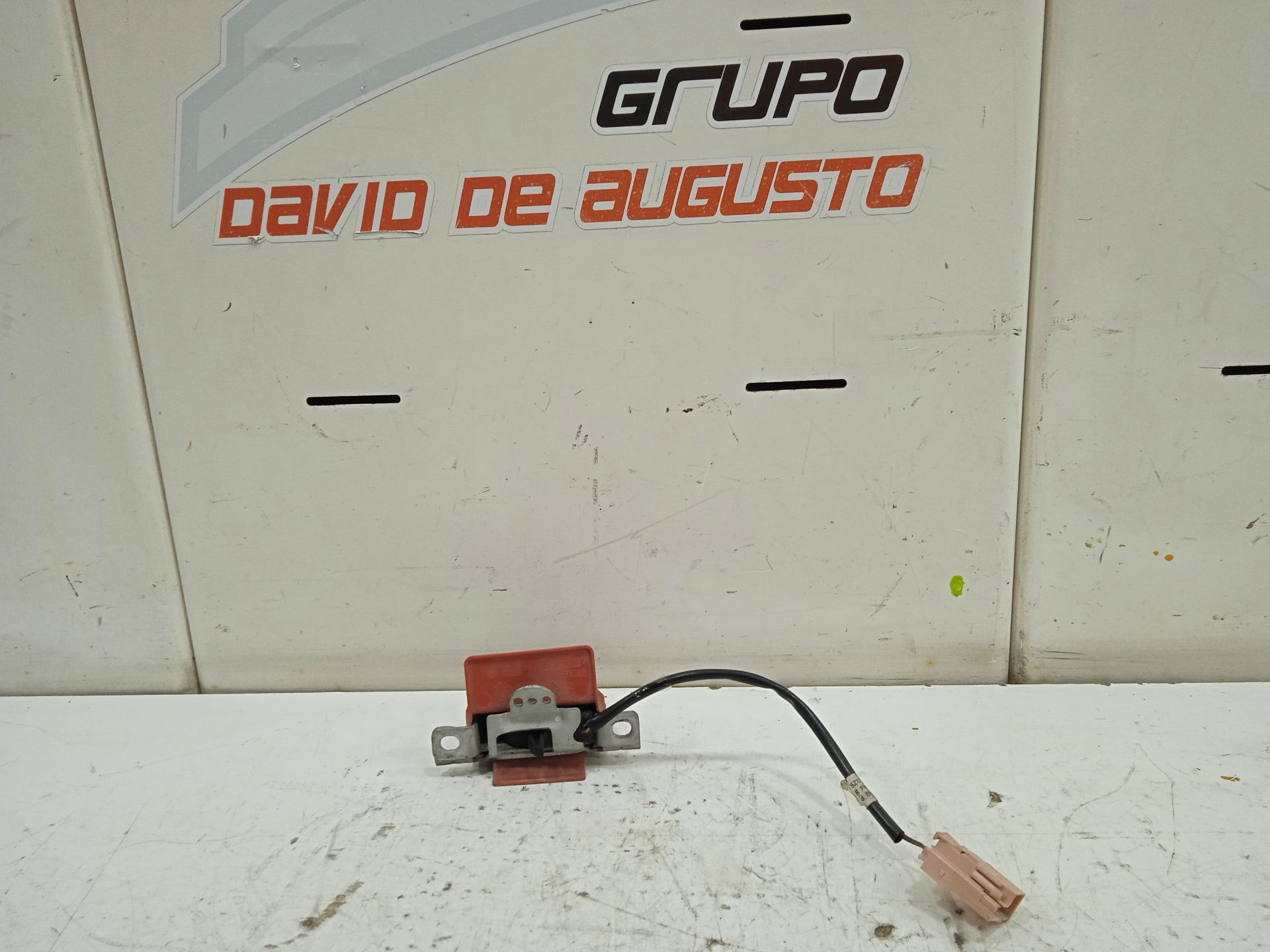 CERRADURA MALETERO / PORTON VOLKSWAGEN FOX (5Z1) Básico