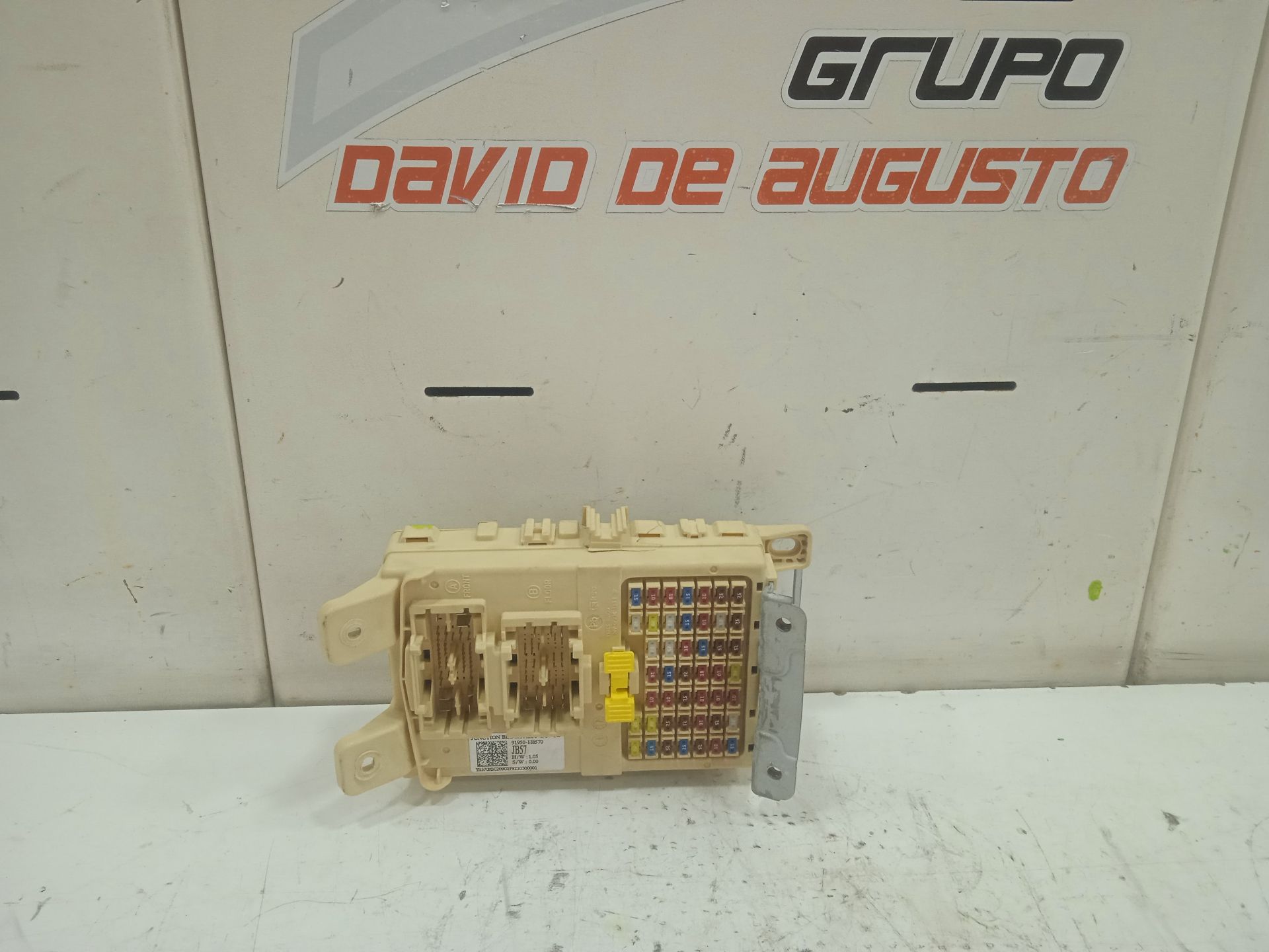 CAJA RELES / FUSIBLES