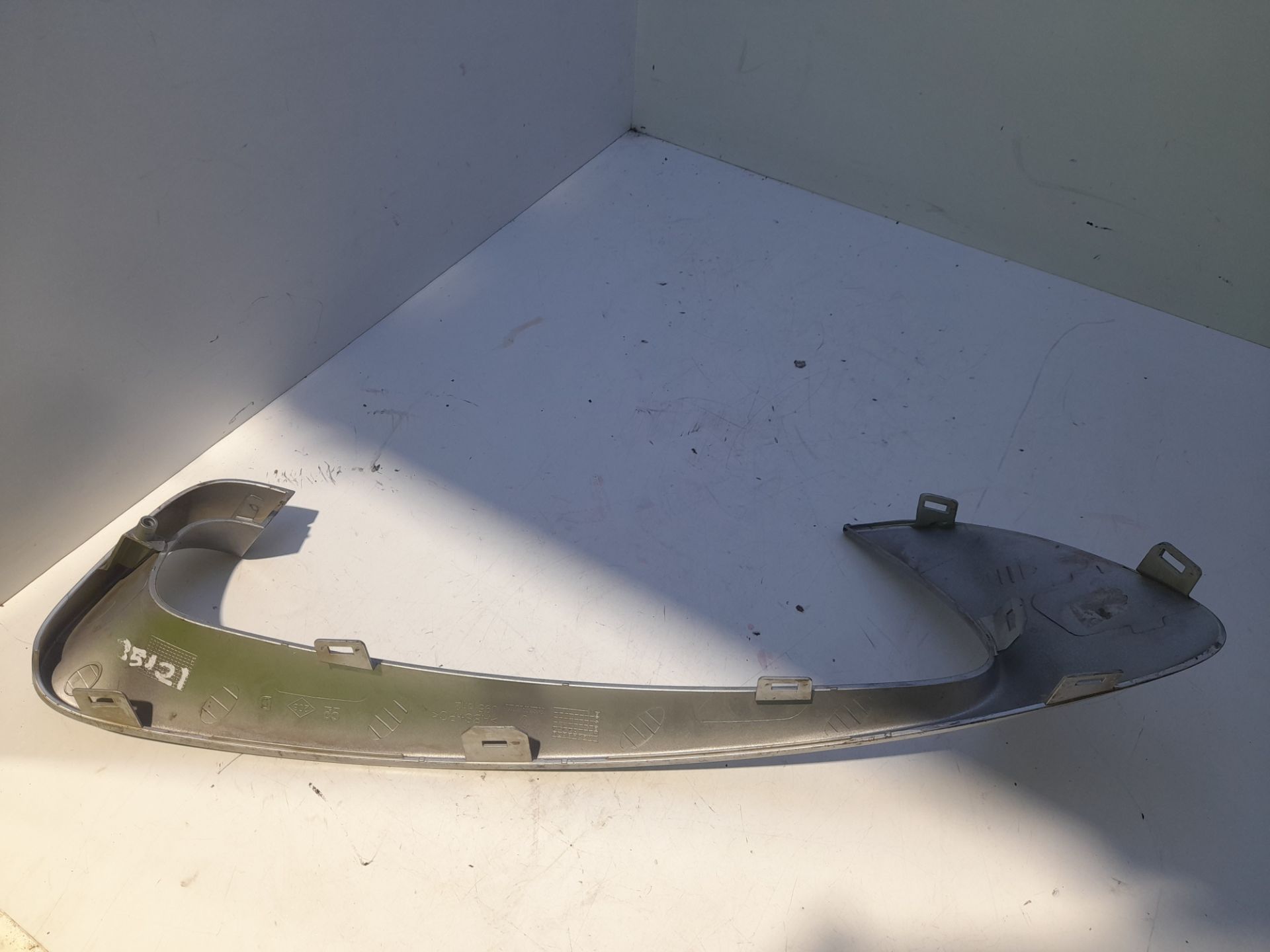 MOLDURA PARAGOLPE DELANTERA DERECHA RENAULT MEGANE GR SCENIC JZ