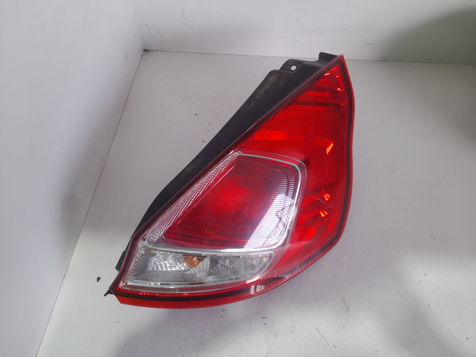 PILOTO TRASERO DERECHO FORD FIESTA (CCN) Trend