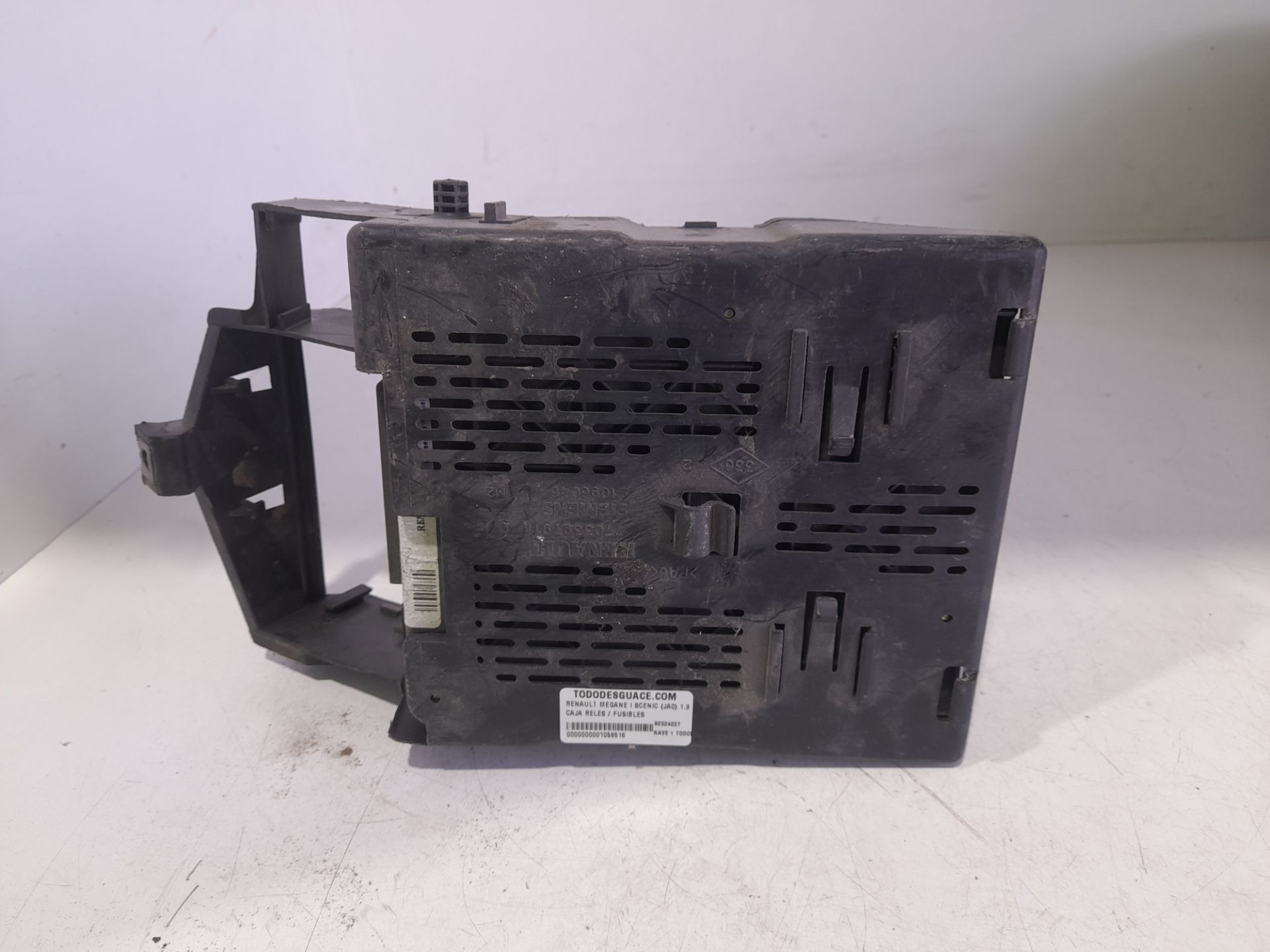 CAJA RELES / FUSIBLES RENAULT MEGANE I SCENIC (JA0) 1.9 D Kaleido
