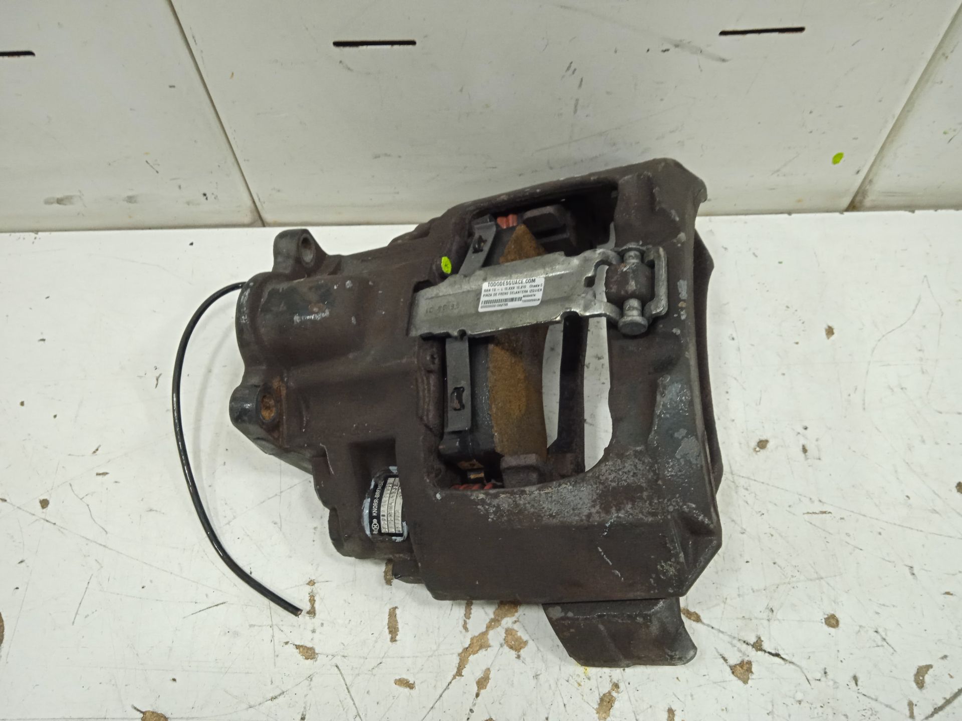 PINZA DE FRENO DELANTERA IZQUIERDA MAN TG - L 10.XXX 10.210   Chasis C (Compact)