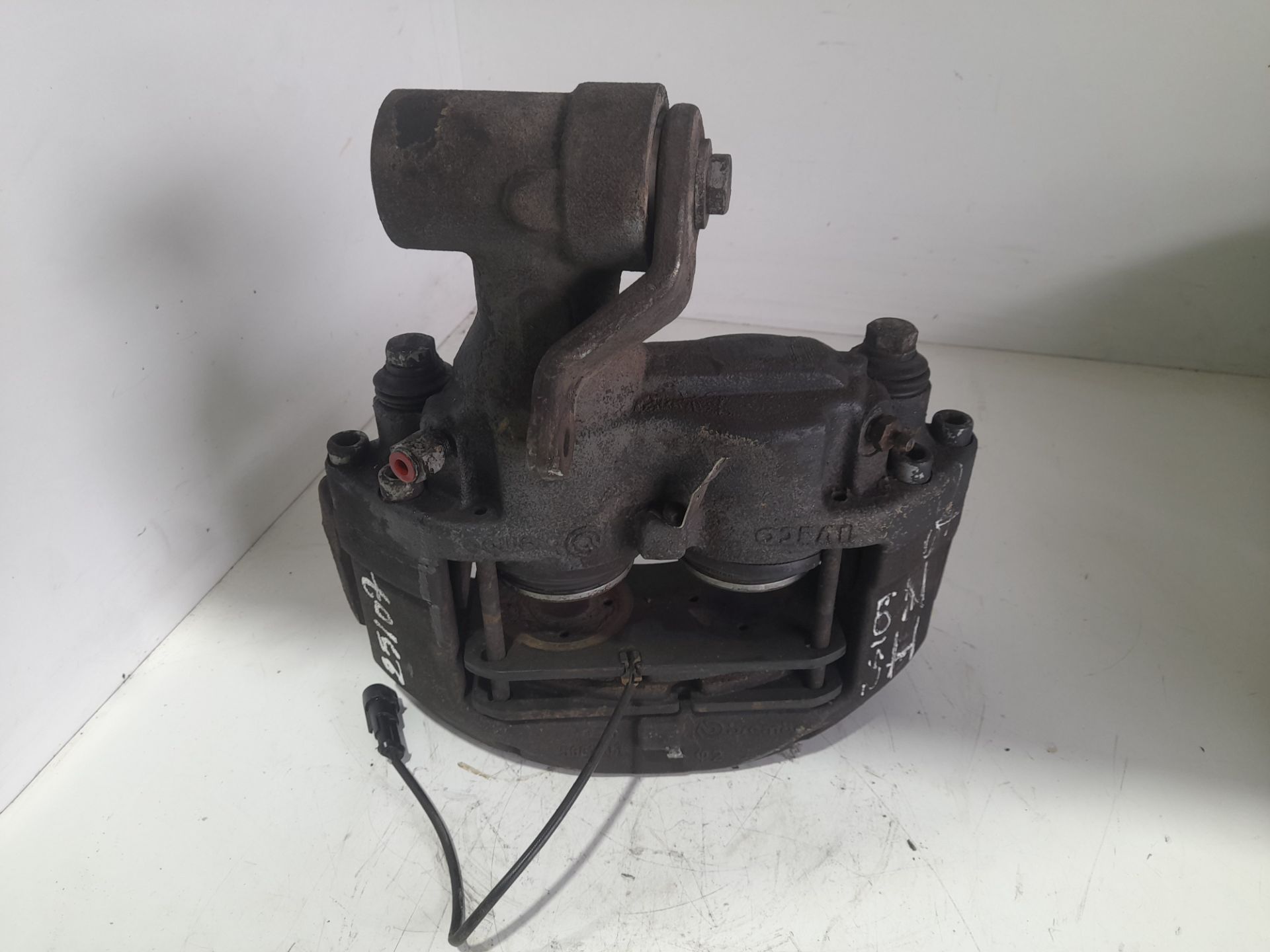 PINZA DE FRENO DELANTERA IZQUIERDA IVECO EUROCARGO *