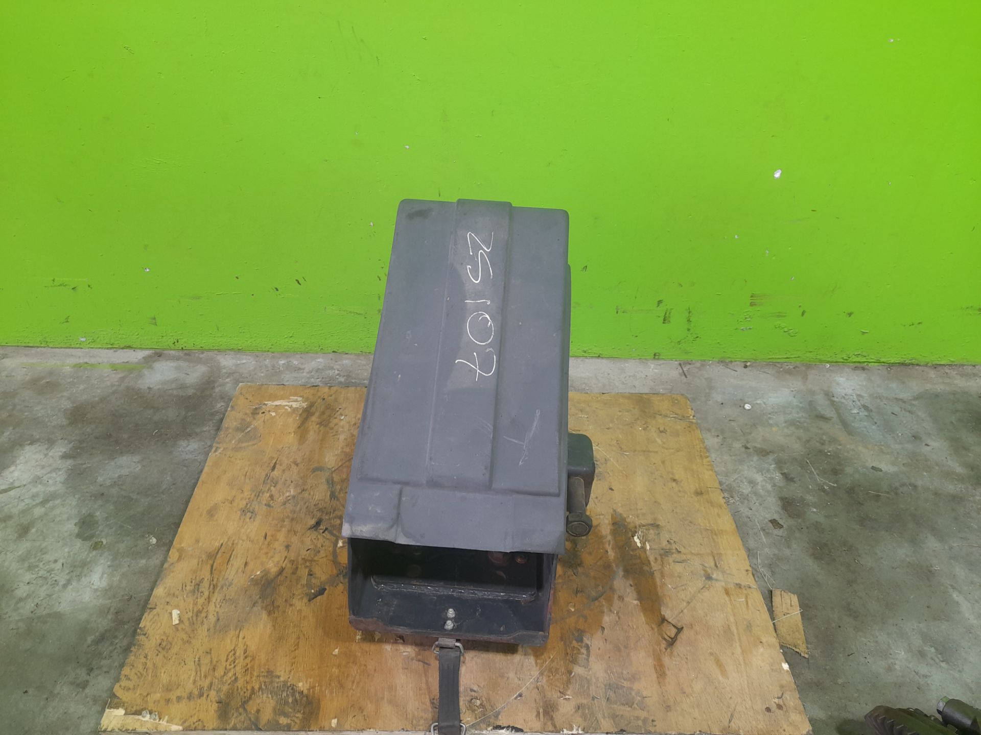 SOPORTE RUEDA REPUESTO IVECO EUROCARGO *