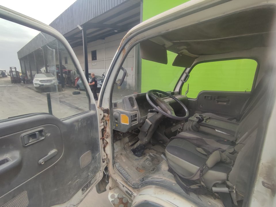 NISSAN CABSTAR 01.04 -> Cabina doble Cabina doble Motor 3,0 Ltr. - 92 kW Diesel
