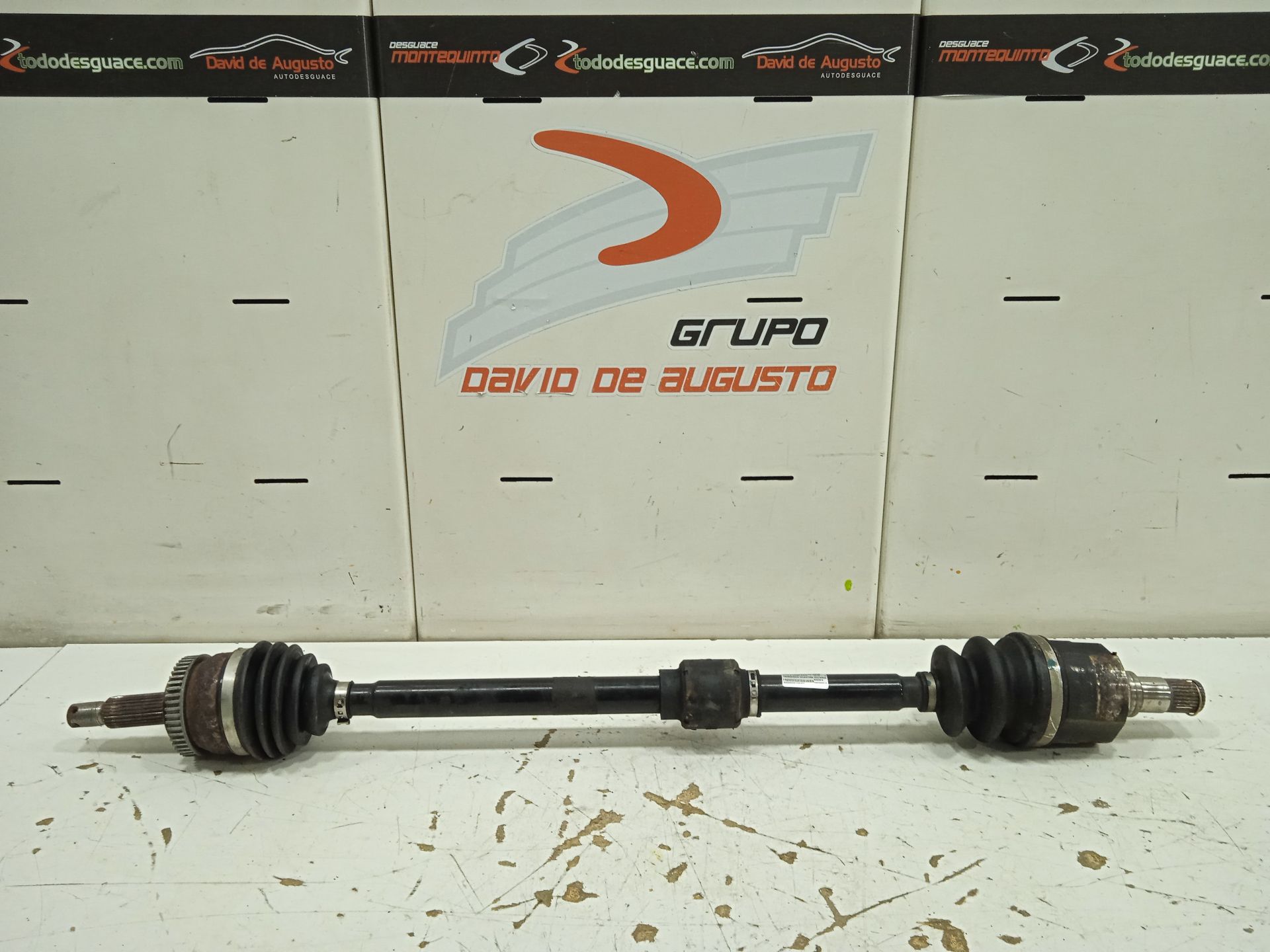 TRANSMISION DELANTERA IZQUIERDA TOYOTA VERSO Active