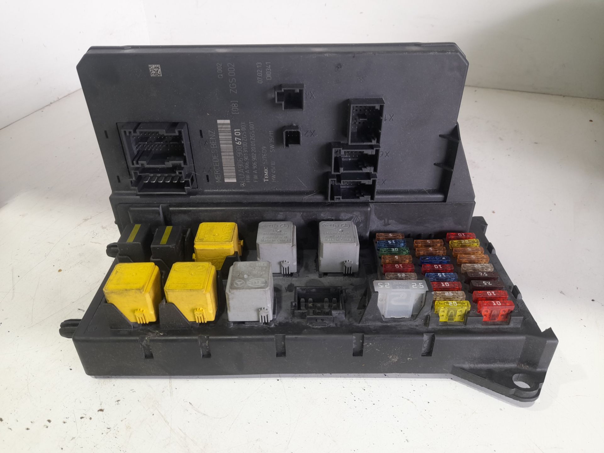 CAJA RELES / FUSIBLES
