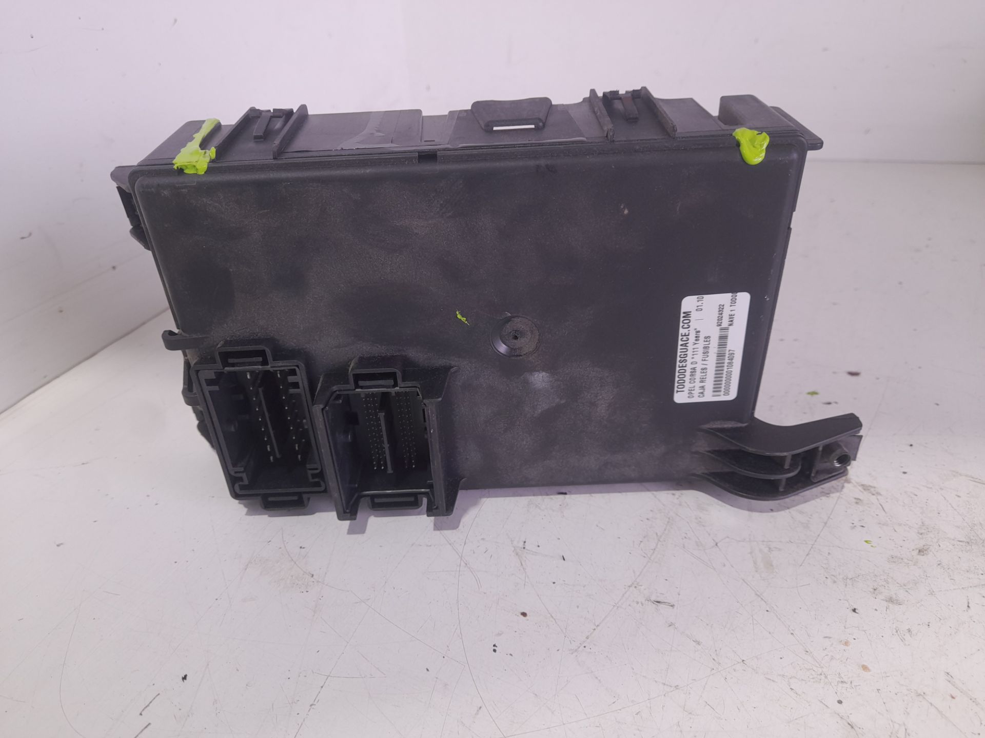 CAJA RELES / FUSIBLES OPEL CORSA D "111 Years"