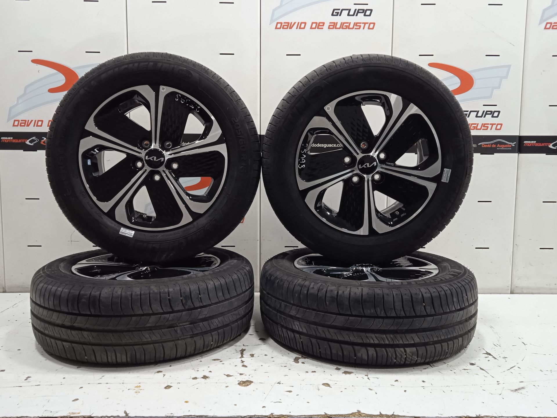 JUEGO LLANTAS CON NEUMATICOS KIA XCEED TECH