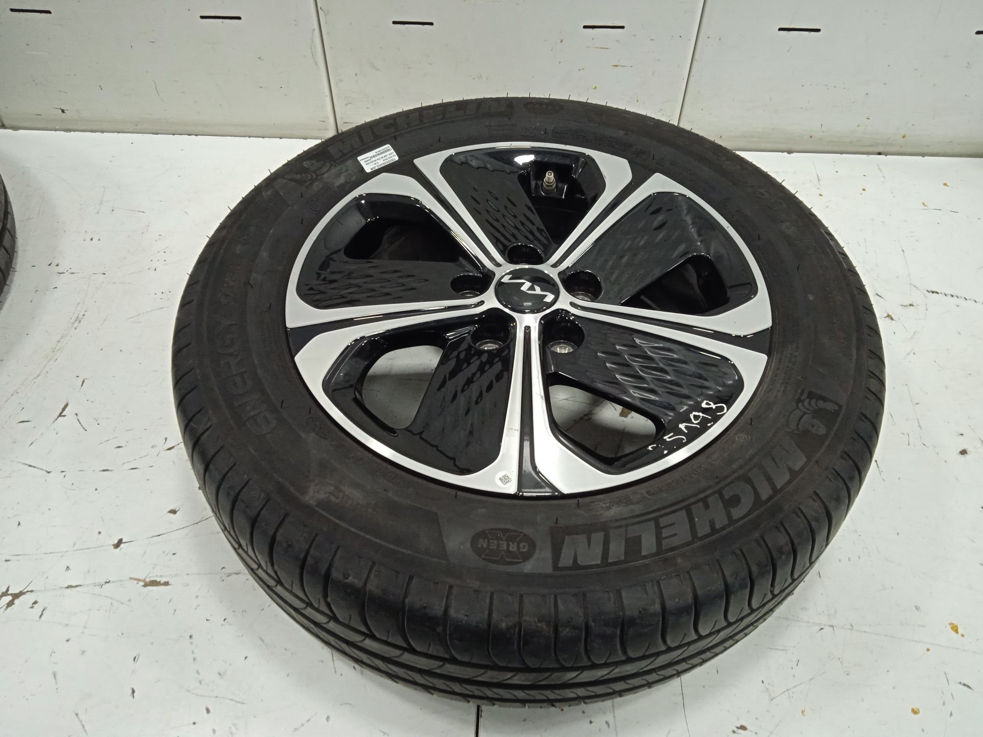 JUEGO LLANTAS CON NEUMATICOS KIA XCEED TECH