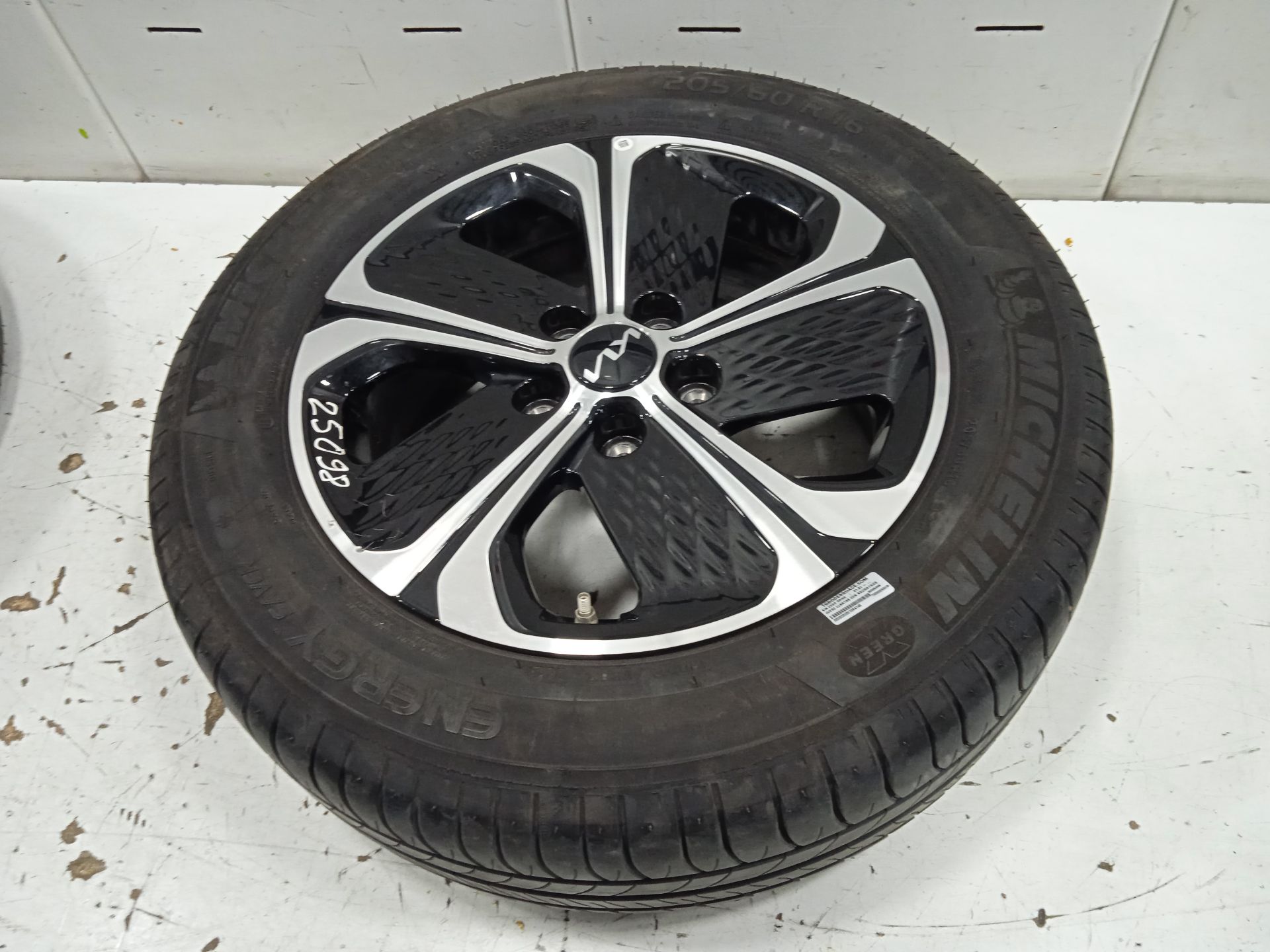 JUEGO LLANTAS CON NEUMATICOS KIA XCEED TECH