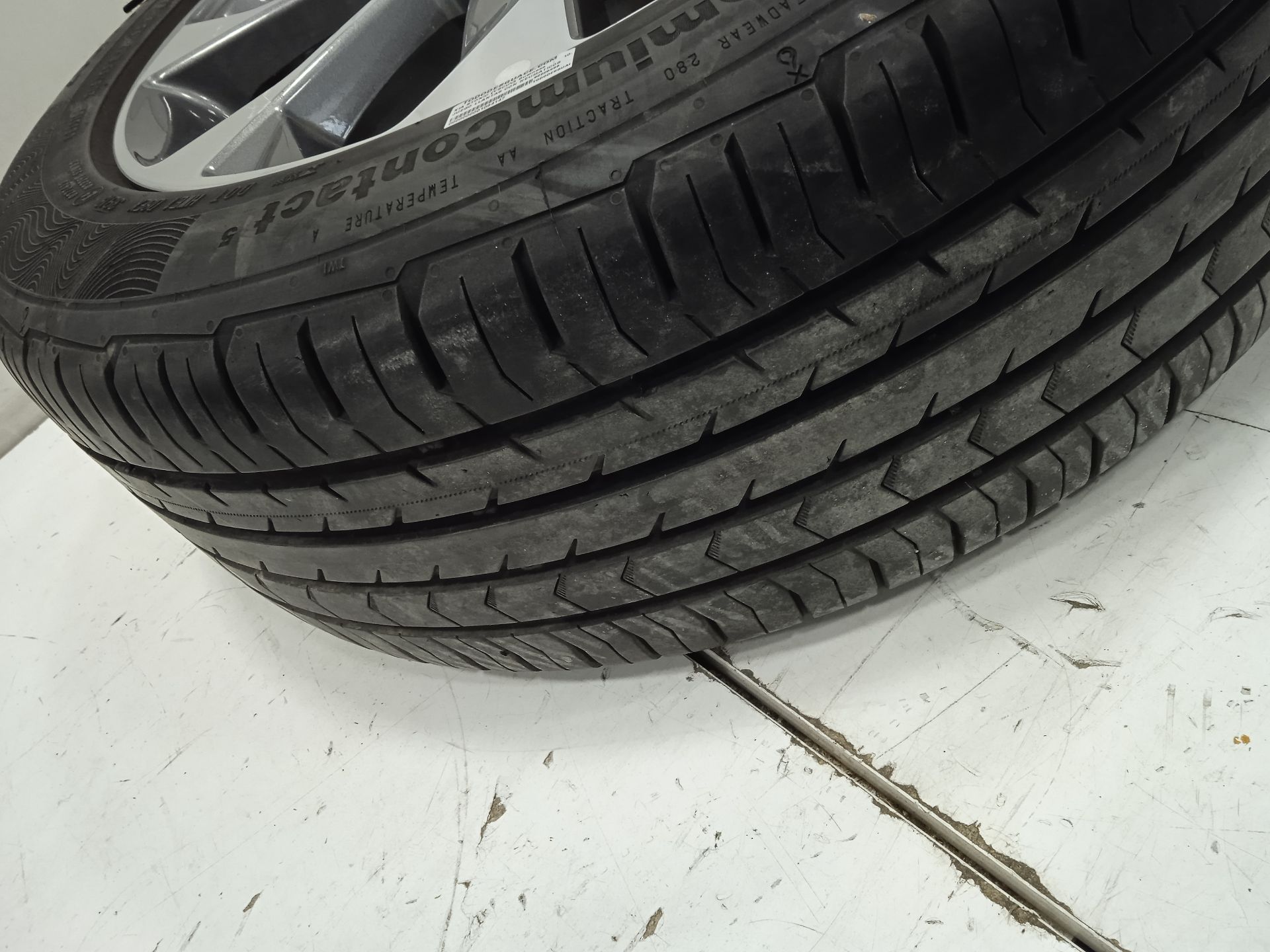JUEGO LLANTAS CON NEUMATICOS KIA STONIC (YBCUV) *