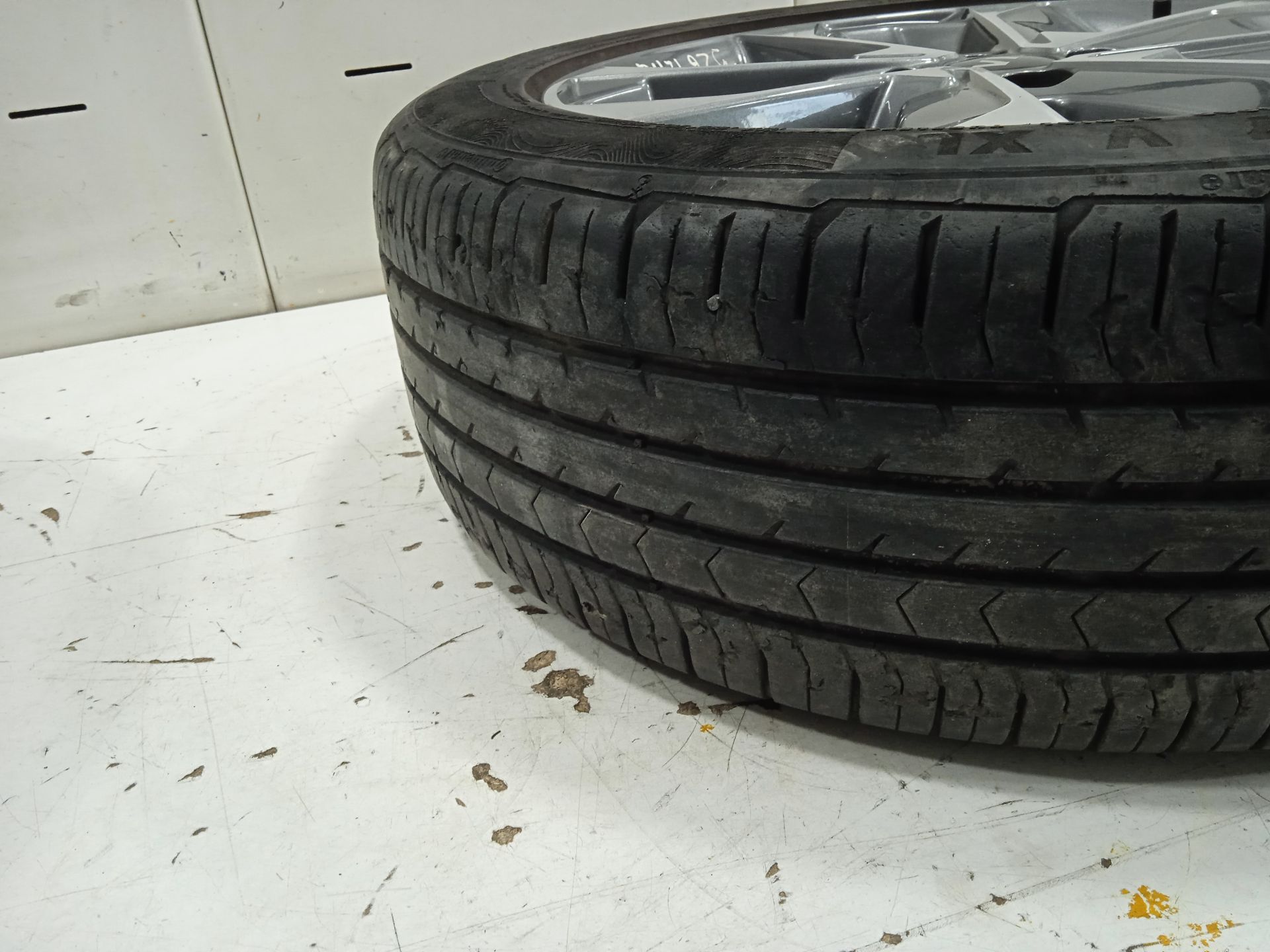 JUEGO LLANTAS CON NEUMATICOS KIA STONIC (YBCUV) *