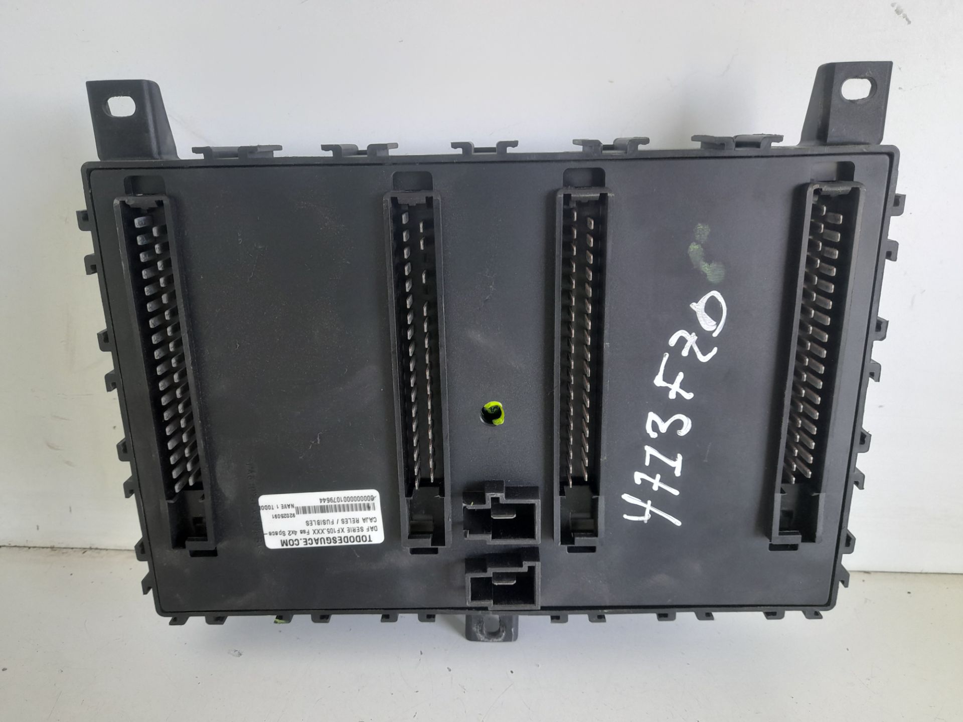 CAJA RELES / FUSIBLES DAF SERIE XF105.XXX Fsa 4x2 Space-Cab