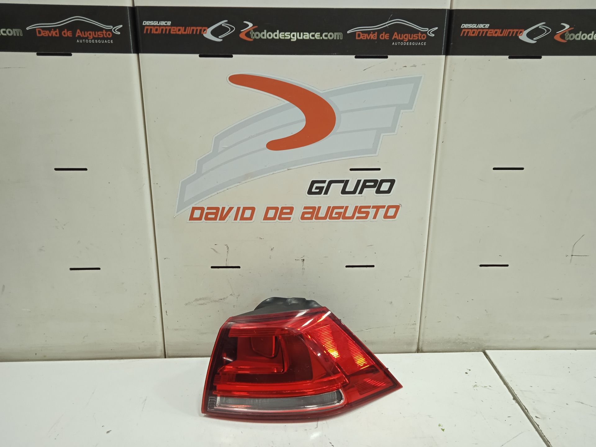 PILOTO TRASERO DERECHO VOLKSWAGEN GOLF VII LIM. BlueMotion