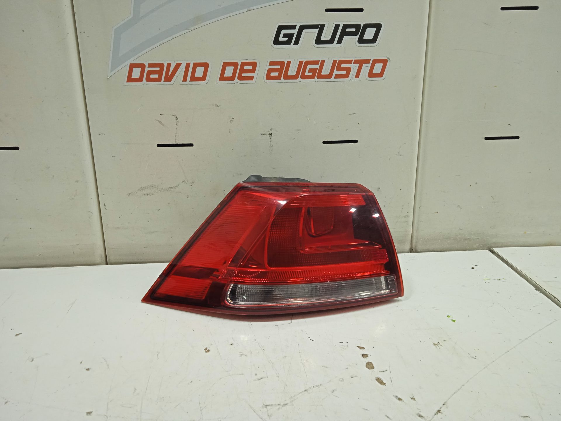 PILOTO TRASERO IZQUIERDO VOLKSWAGEN GOLF VII LIM. BlueMotion
