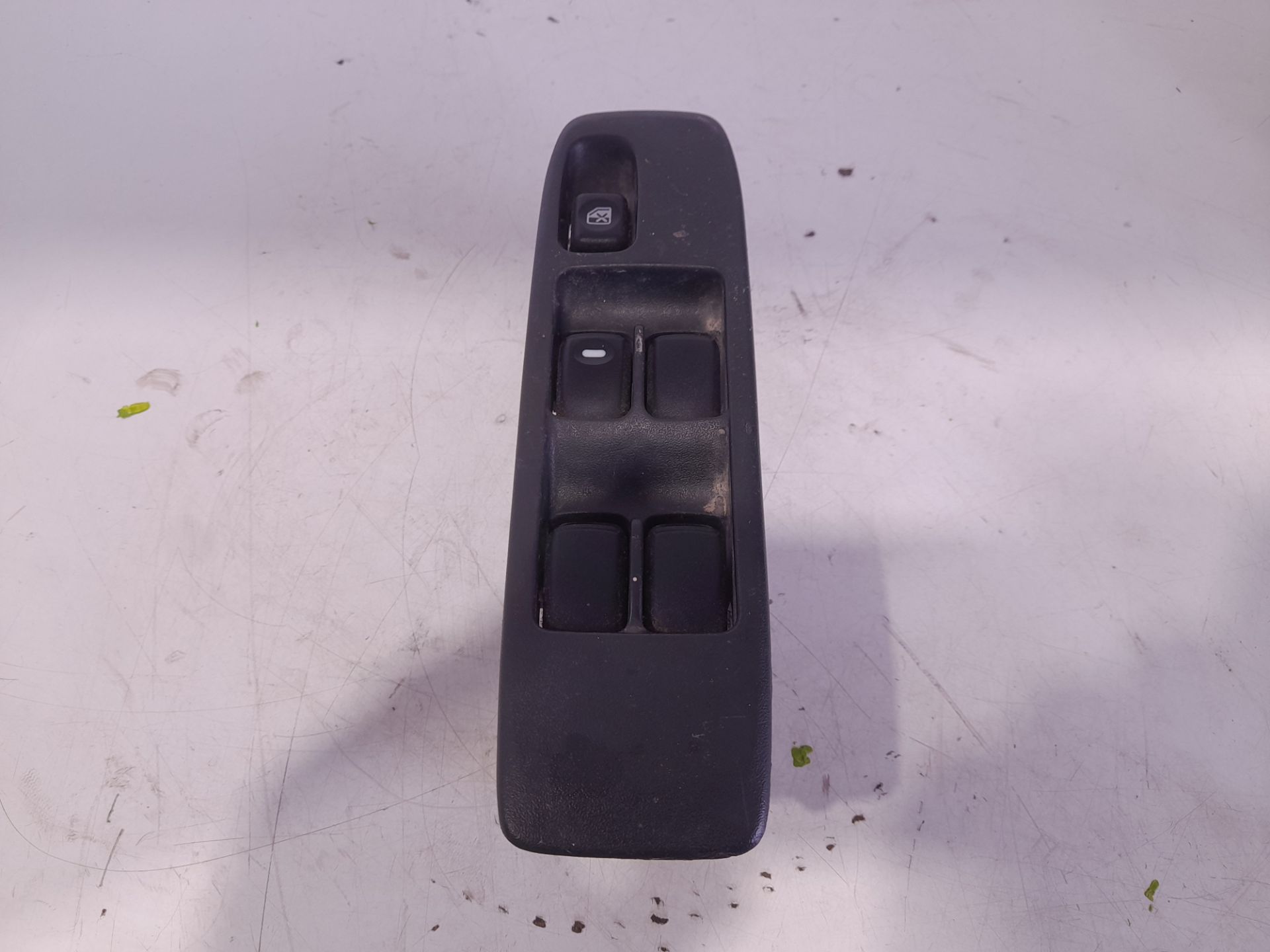 MANDO ELEVALUNAS DELANTERO IZQUIERDO MITSUBISHI MONTERO (V60/V70) 3.2 DI-D GLX Hunter (5-ptas.)   |   10.01 - ...