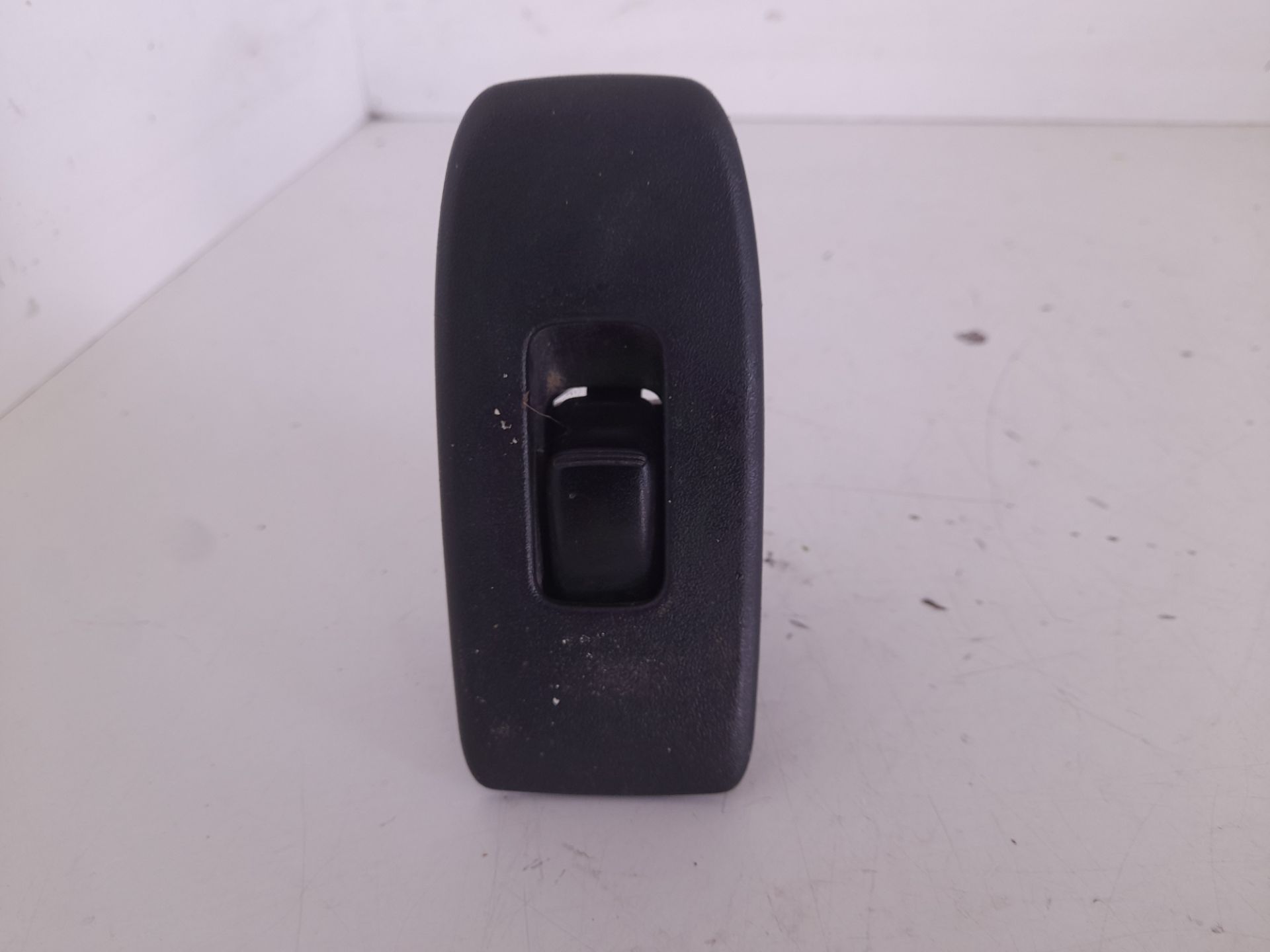 MANDO ELEVALUNAS DELANTERO DERECHO MITSUBISHI MONTERO (V60/V70) 3.2 DI-D GLX Hunter (5-ptas.)   |   10.01 - ...