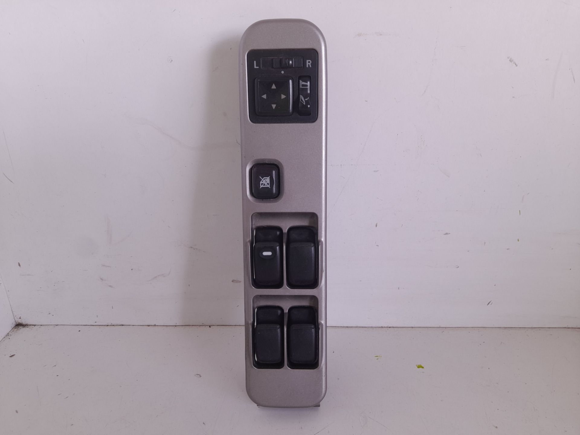 MANDO ELEVALUNAS DELANTERO IZQUIERDO MITSUBISHI MONTERO SPORT (K90) 2.5 Tdi Intense