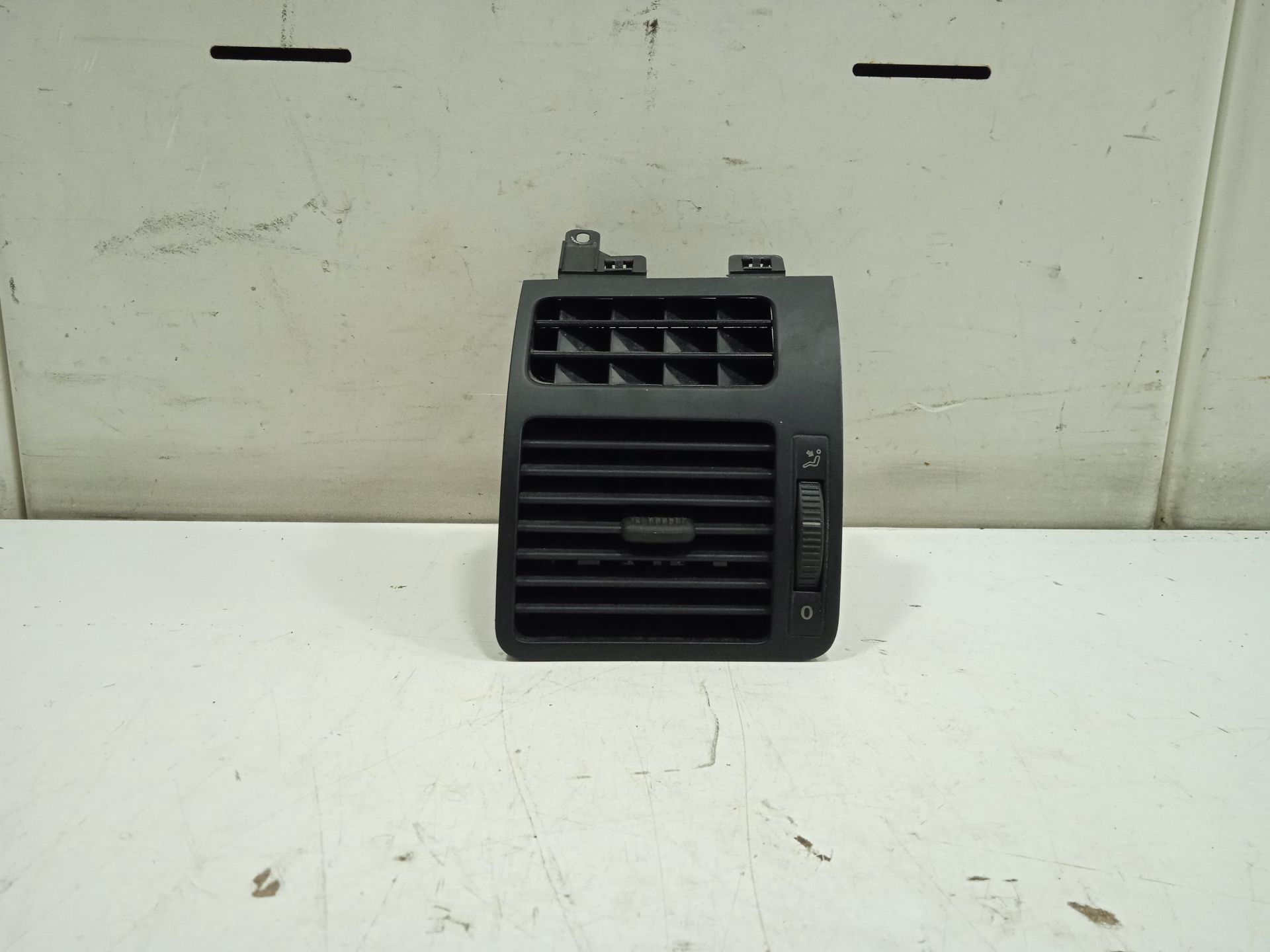REJILLA AIRE DELANTERA IZQUIERDA VOLKSWAGEN TOURAN (1T2) Advance