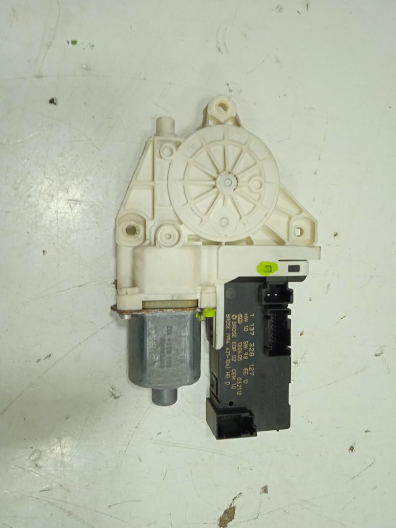 MOTOR ELEVALUNAS DELANTERO DERECHO foto 2
