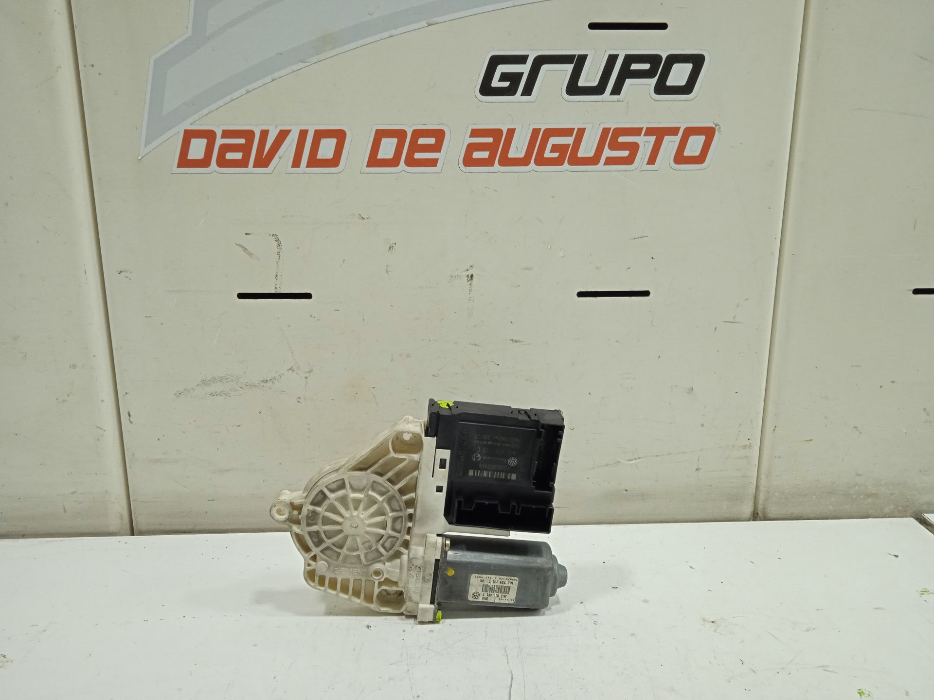 MOTOR ELEVALUNAS DELANTERO IZQUIERDO VOLKSWAGEN GOLF V BERLINA (1K1) *