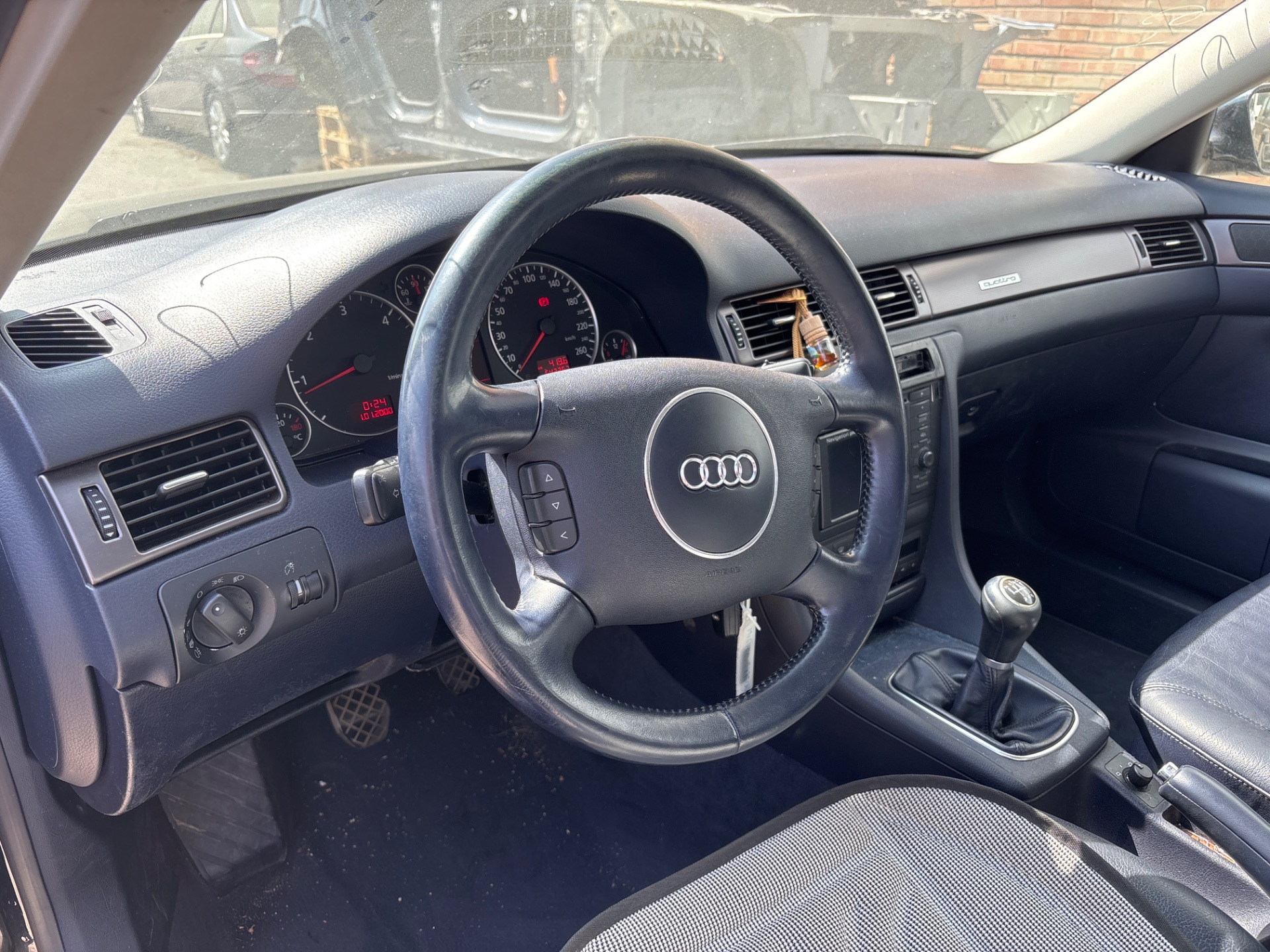 AUDI A6 BERLINA (4B2) 2.5 TDI Motor 2,5 Ltr. - 132 kW V6 24V TDI