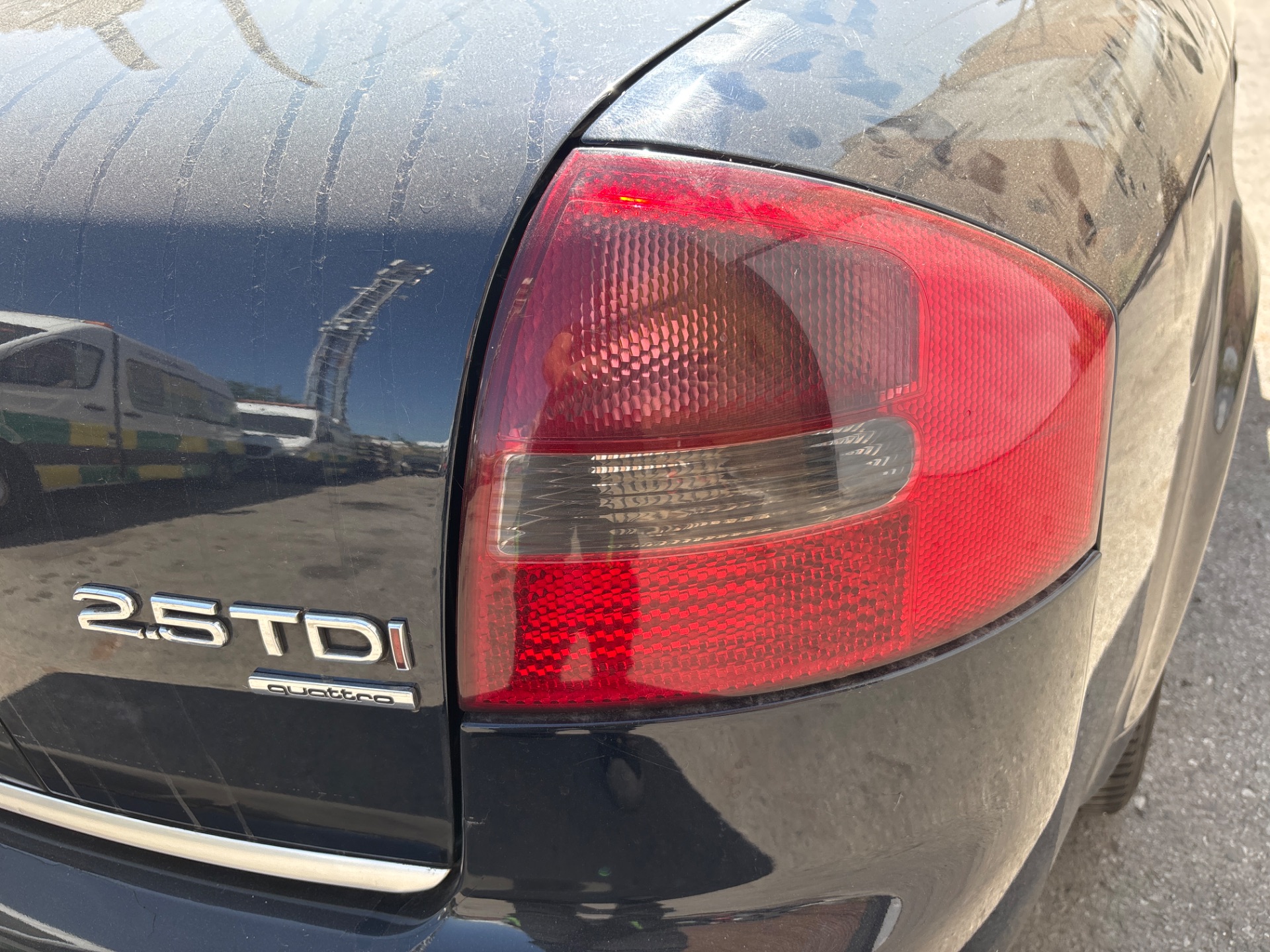 AUDI A6 BERLINA (4B2) 2.5 TDI Motor 2,5 Ltr. - 132 kW V6 24V TDI