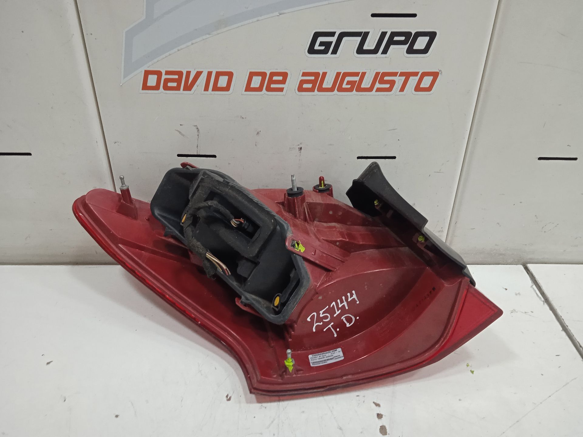 PILOTO TRASERO DERECHO foto 2