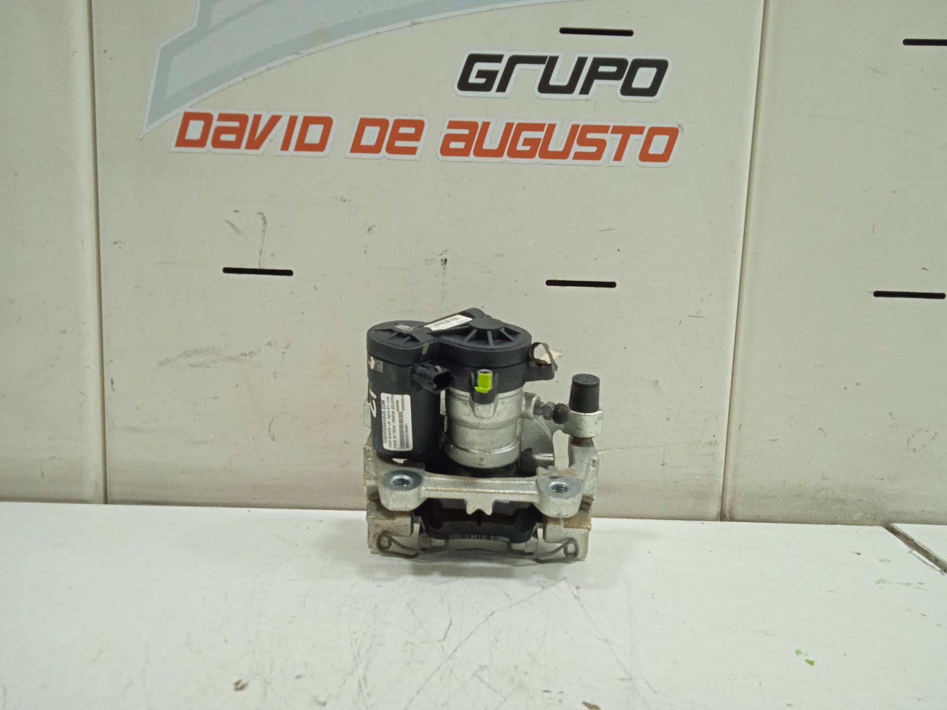 PINZA DE FRENO TRASERA IZQUIERDA foto 2