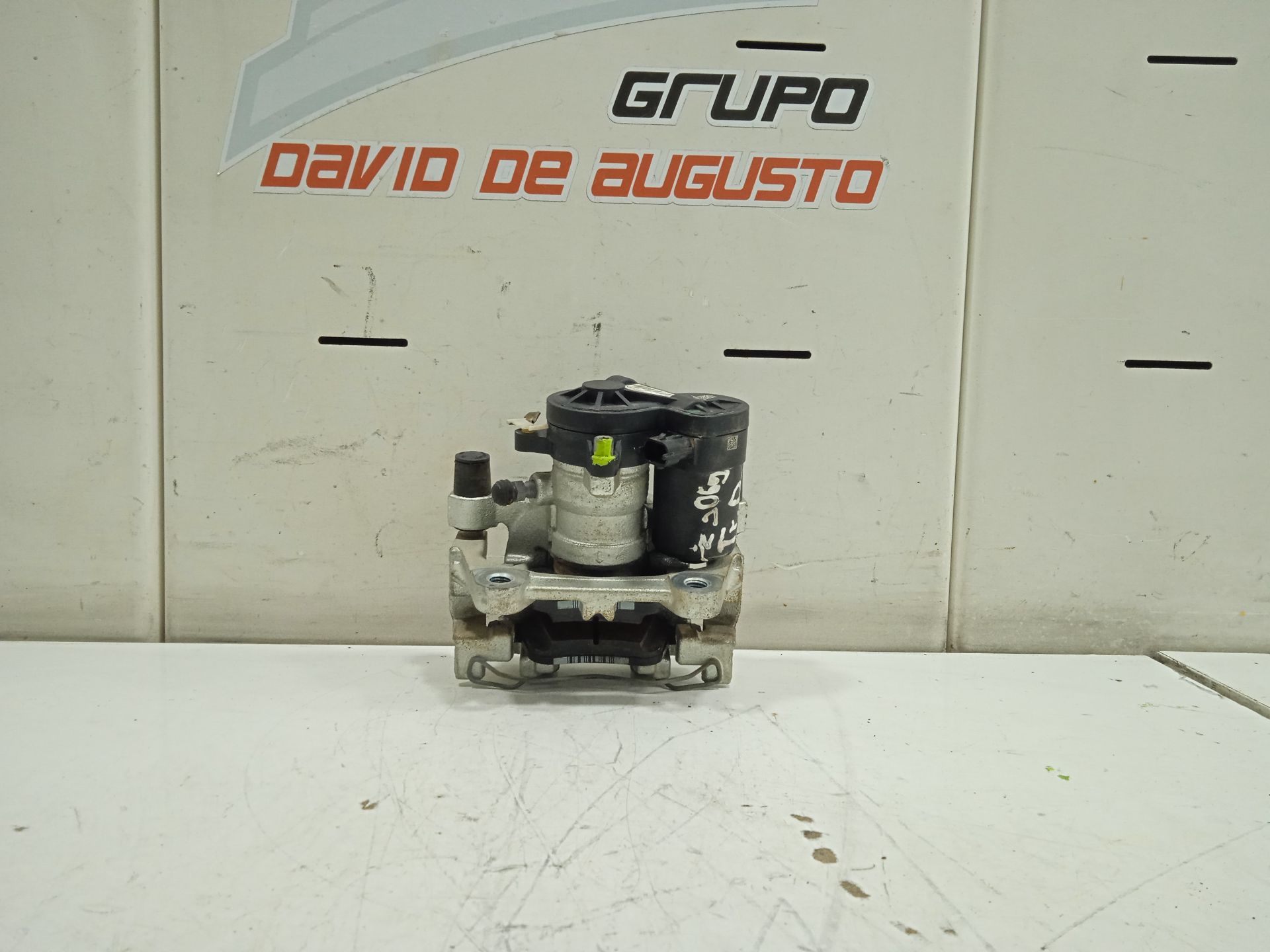 PINZA DE FRENO TRASERA DERECHA foto 2