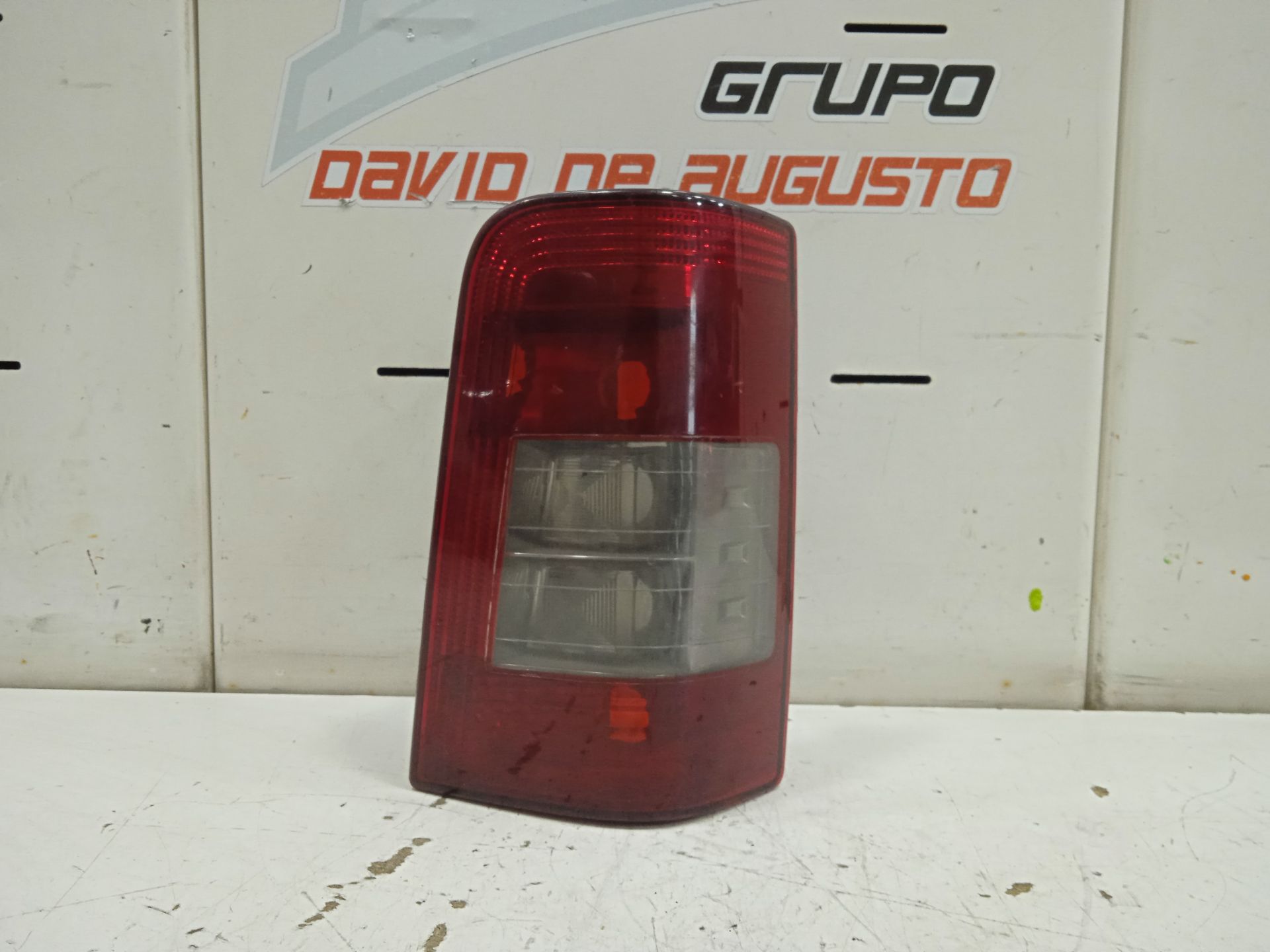 PILOTO TRASERO DERECHO foto 2