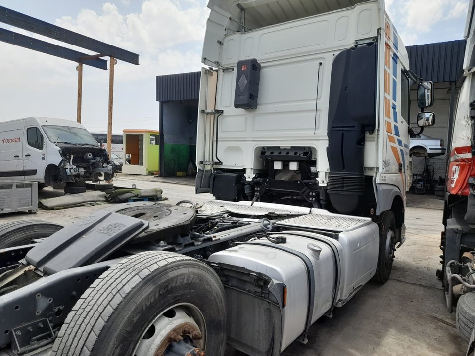 DAF SERIE XF EURO 6 4x2 Fahrgestell Space-Cab Motor 12,9 Ltr. - 375 kW Diesel