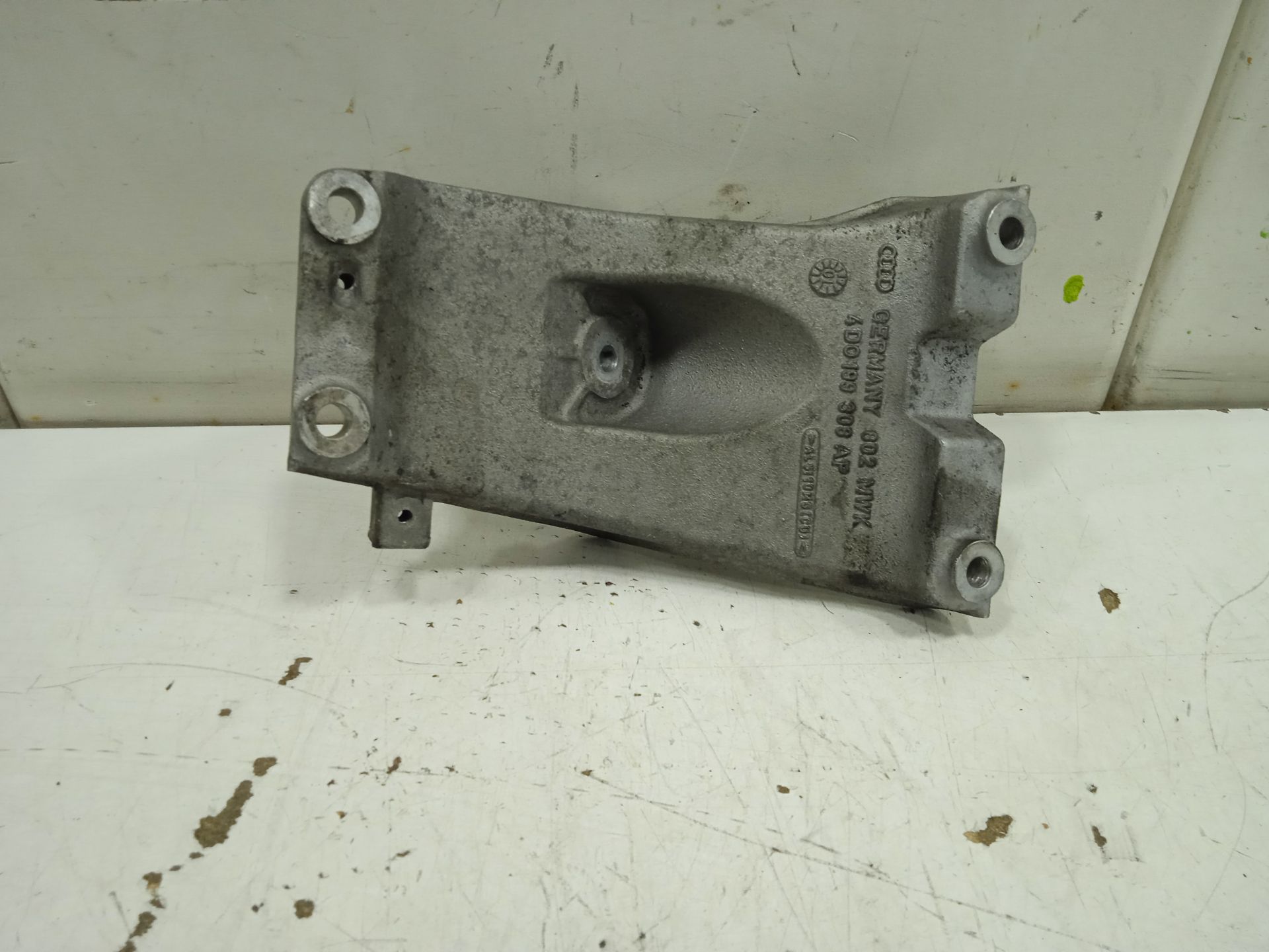 SOPORTE MOTOR AUDI A8 (D2) *   |   0.94 - 0.99