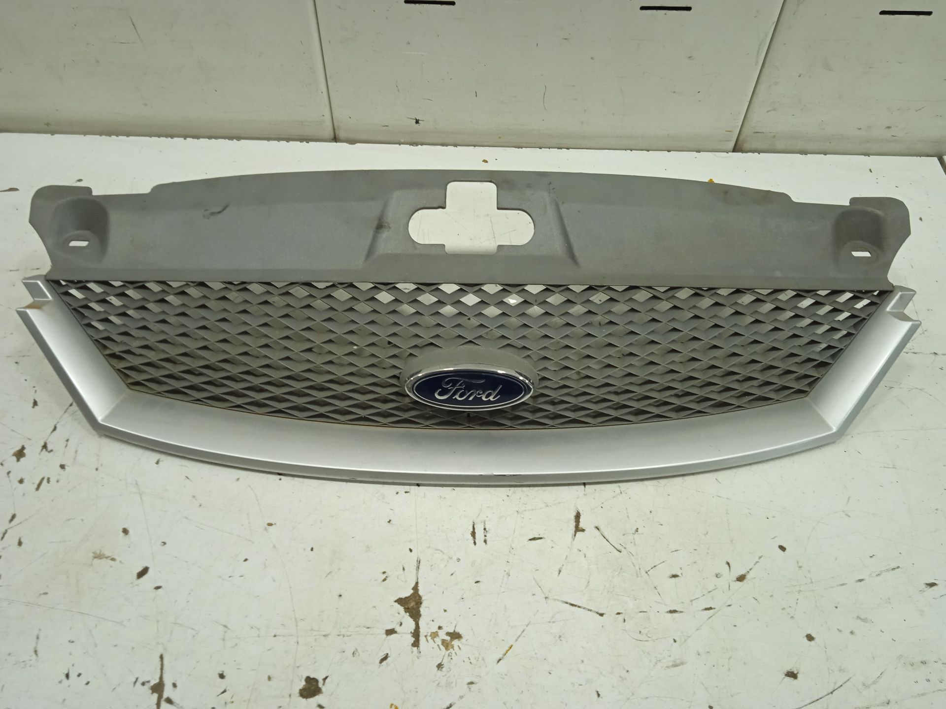 CALANDRA FORD MONDEO BERLINA (GE) Ambiente (06.2003->) (D)