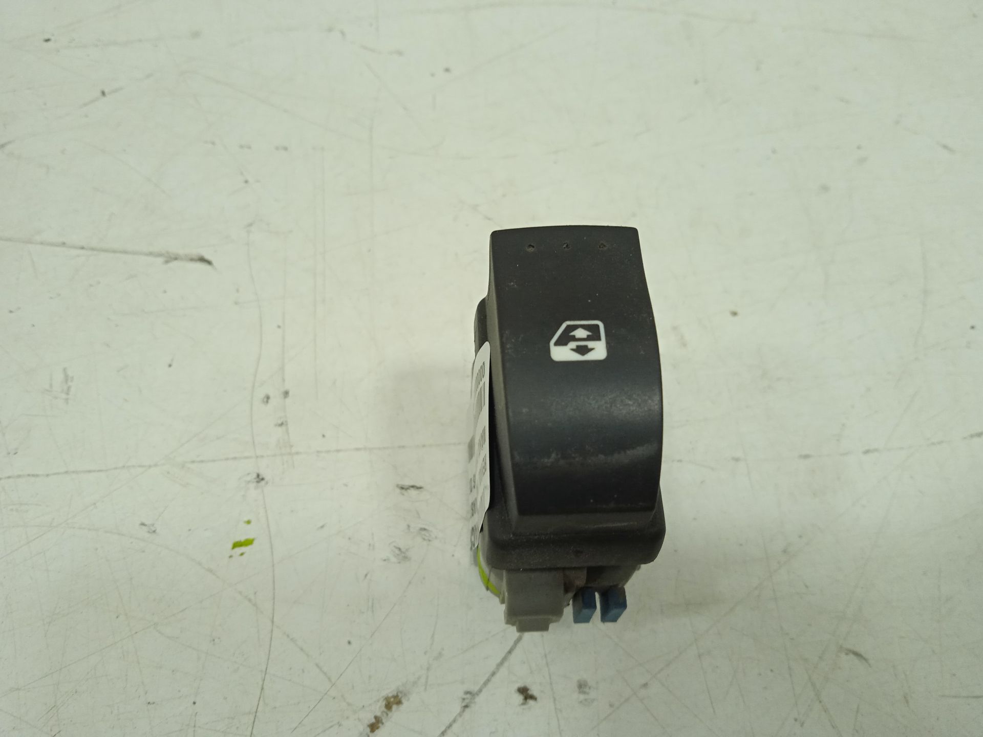 MANDO ELEVALUNAS DELANTERO DERECHO RENAULT MASTER KASTEN L2H3 GKa 3,5t   |   08.10 - 12.18