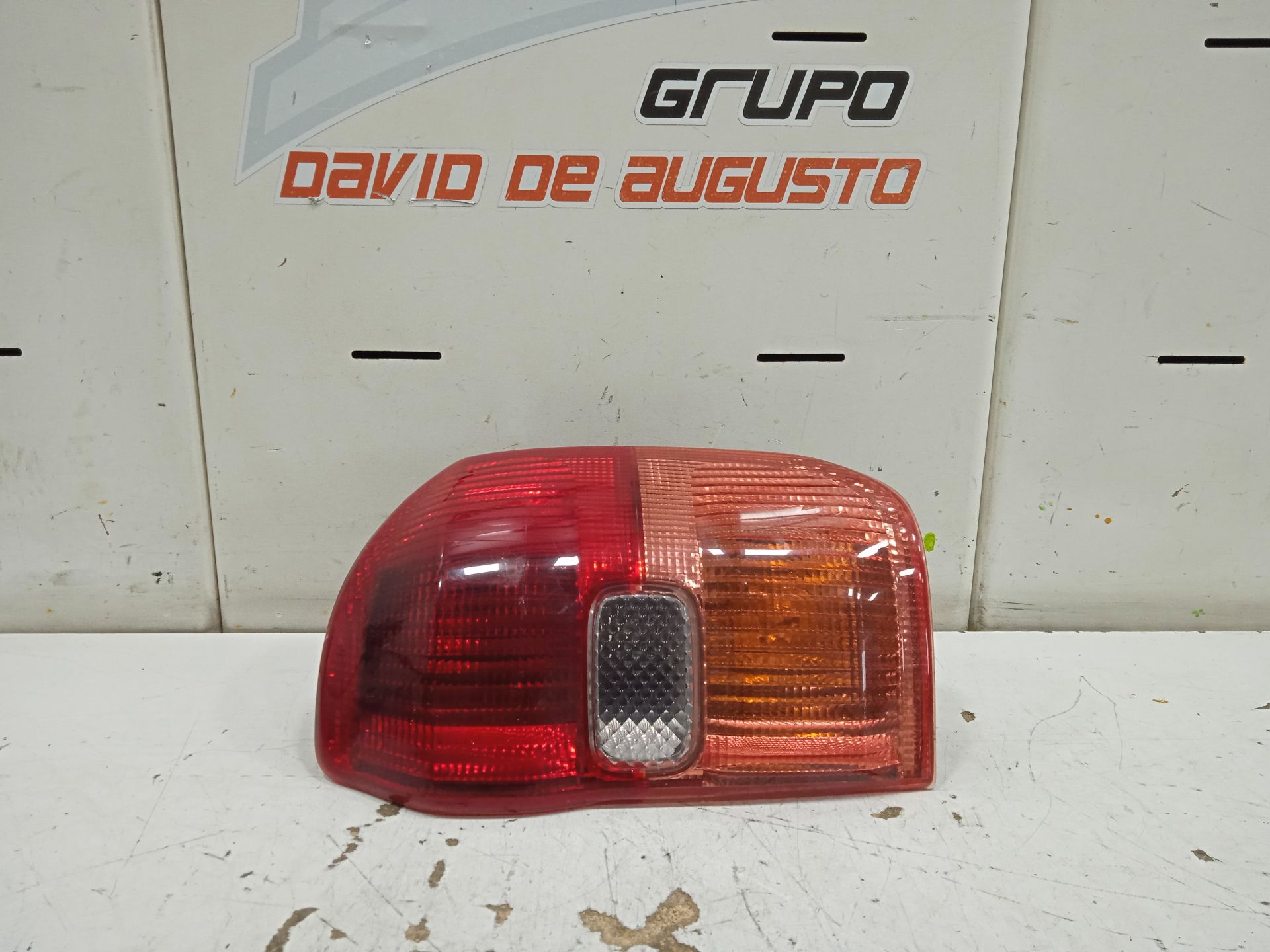 PILOTO TRASERO DERECHO TOYOTA RAV 4 (A2) 1.8 Luna (2003->)
