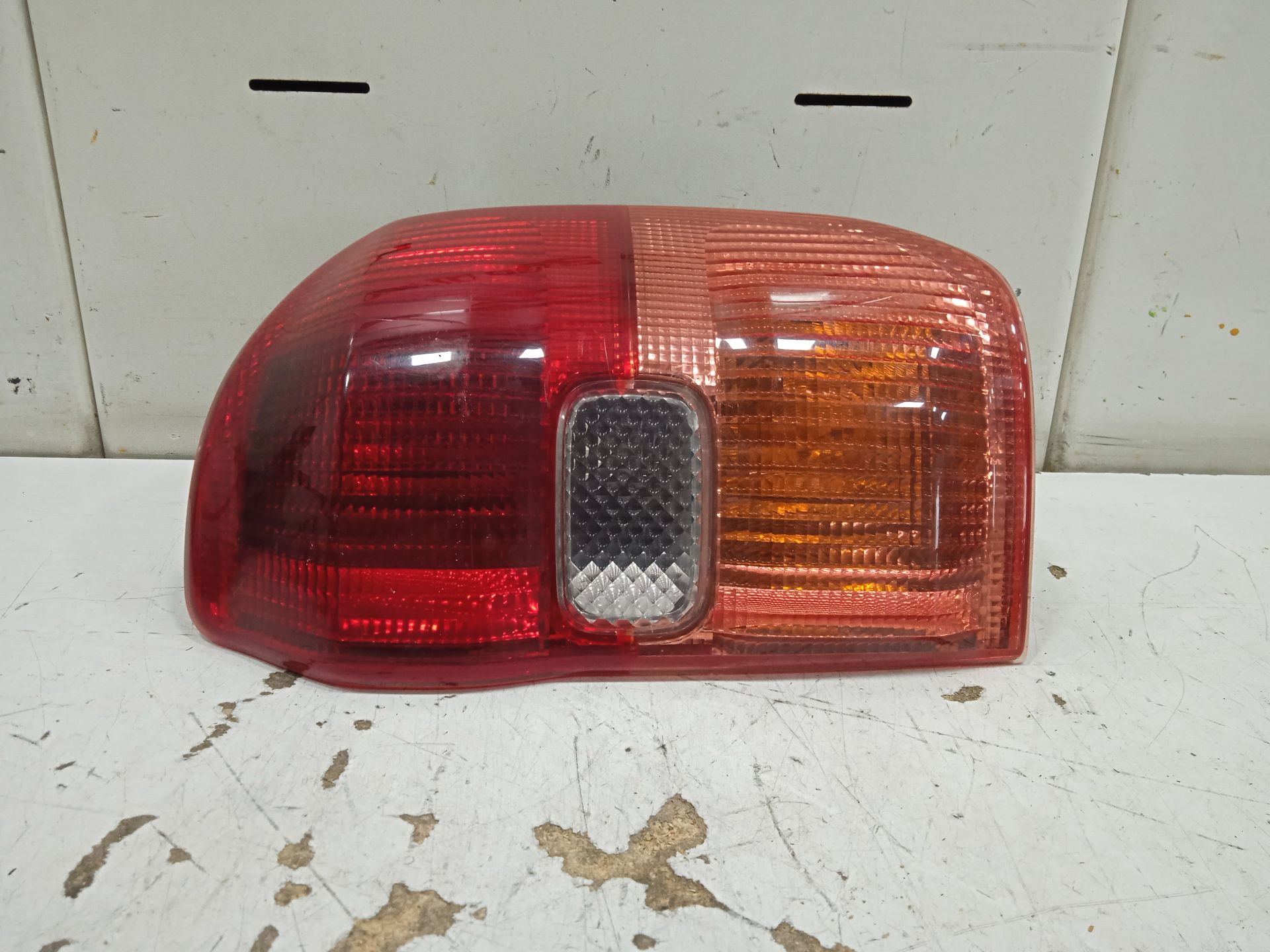 PILOTO TRASERO DERECHO TOYOTA RAV 4 (A2) 1.8 Luna (2003->)