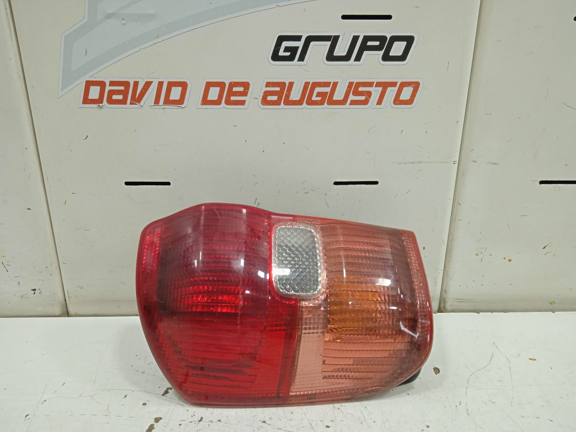 PILOTO TRASERO IZQUIERDO TOYOTA RAV 4 (A2) 1.8 Luna (2003->)