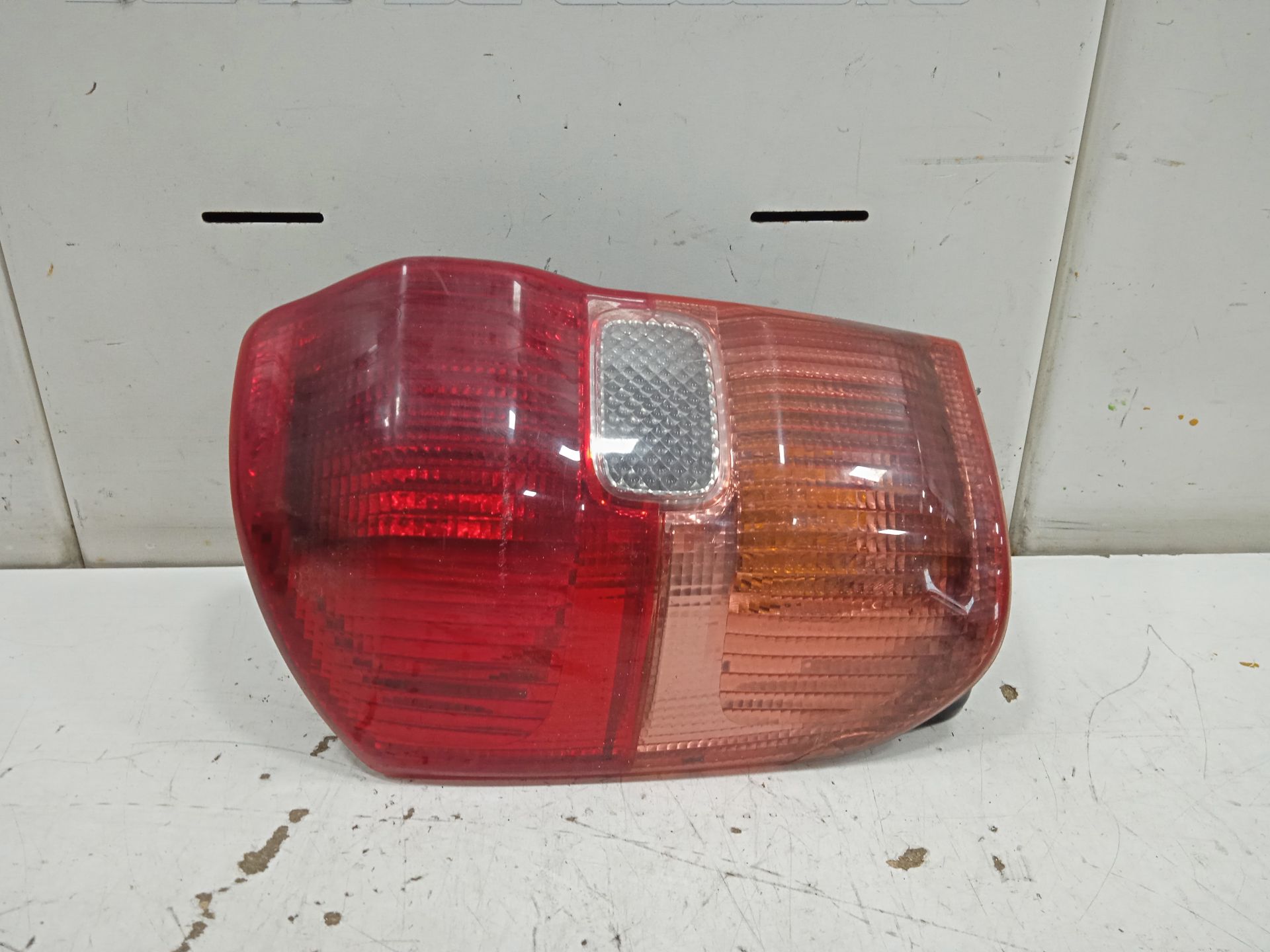 PILOTO TRASERO IZQUIERDO TOYOTA RAV 4 (A2) 1.8 Luna (2003->)