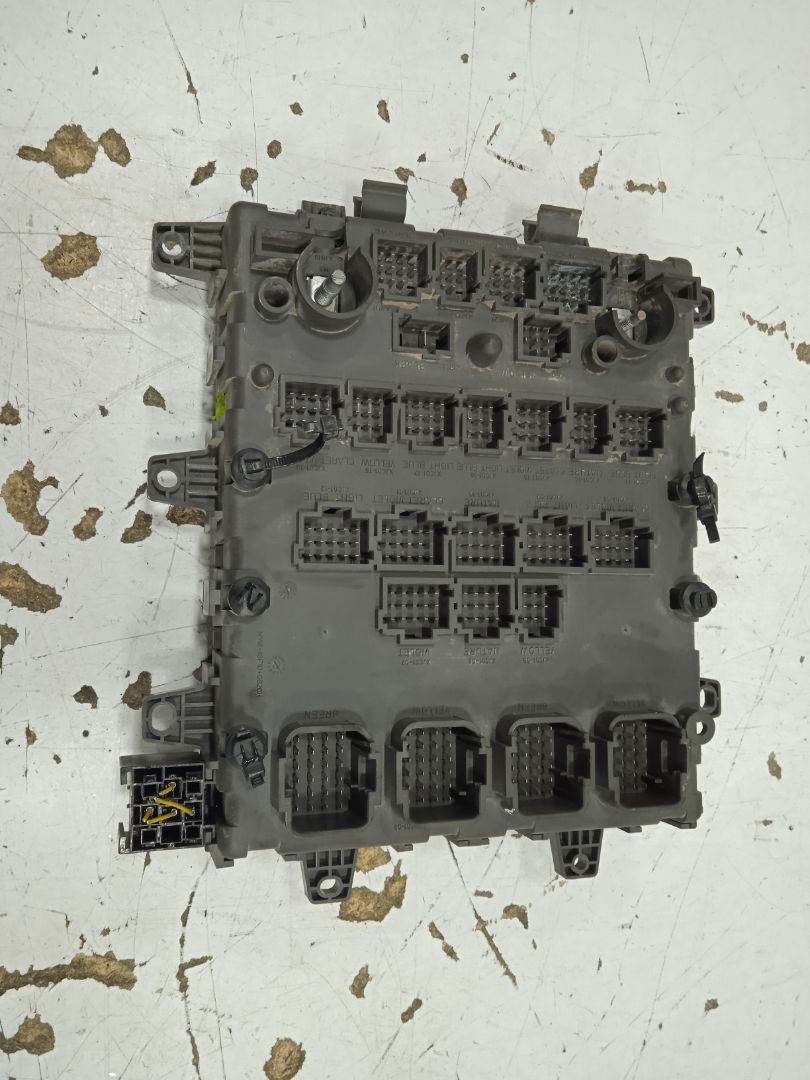 CAJA RELES / FUSIBLES RENAULT PREMIUM DISTRIBUTION *