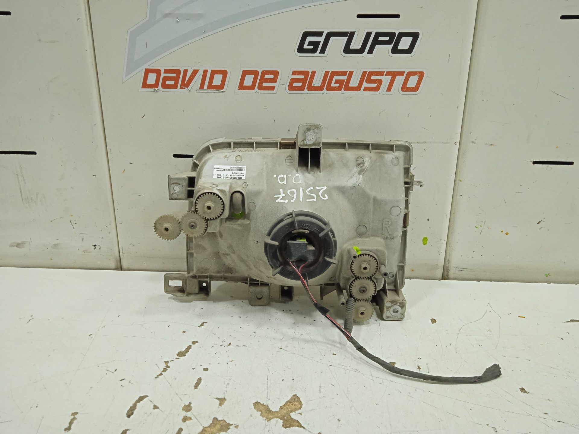 FARO DERECHO NISSAN CABSTAR TL28
