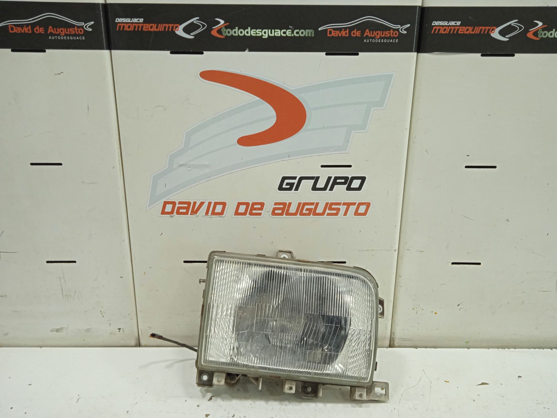FARO DERECHO NISSAN CABSTAR TL28