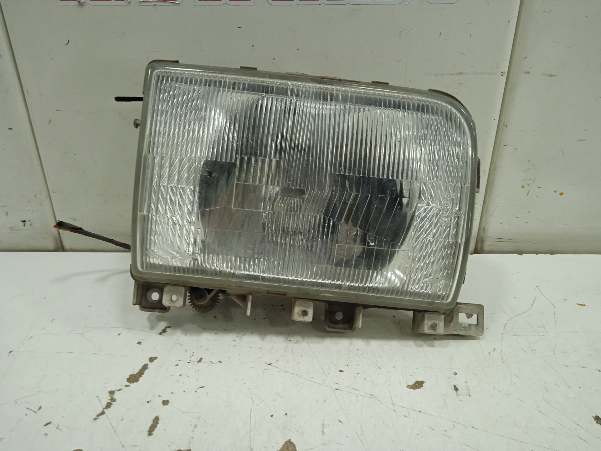 FARO DERECHO NISSAN CABSTAR TL28