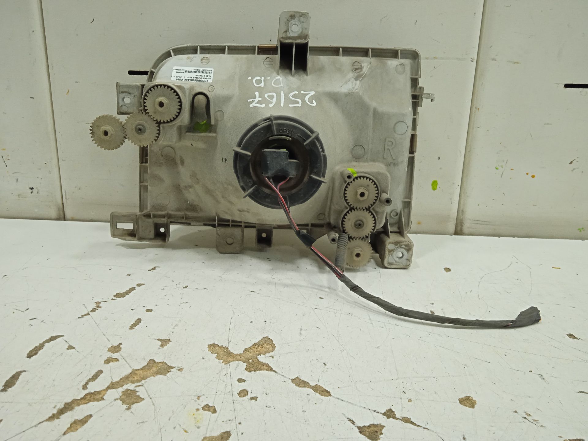 FARO DERECHO NISSAN CABSTAR TL28