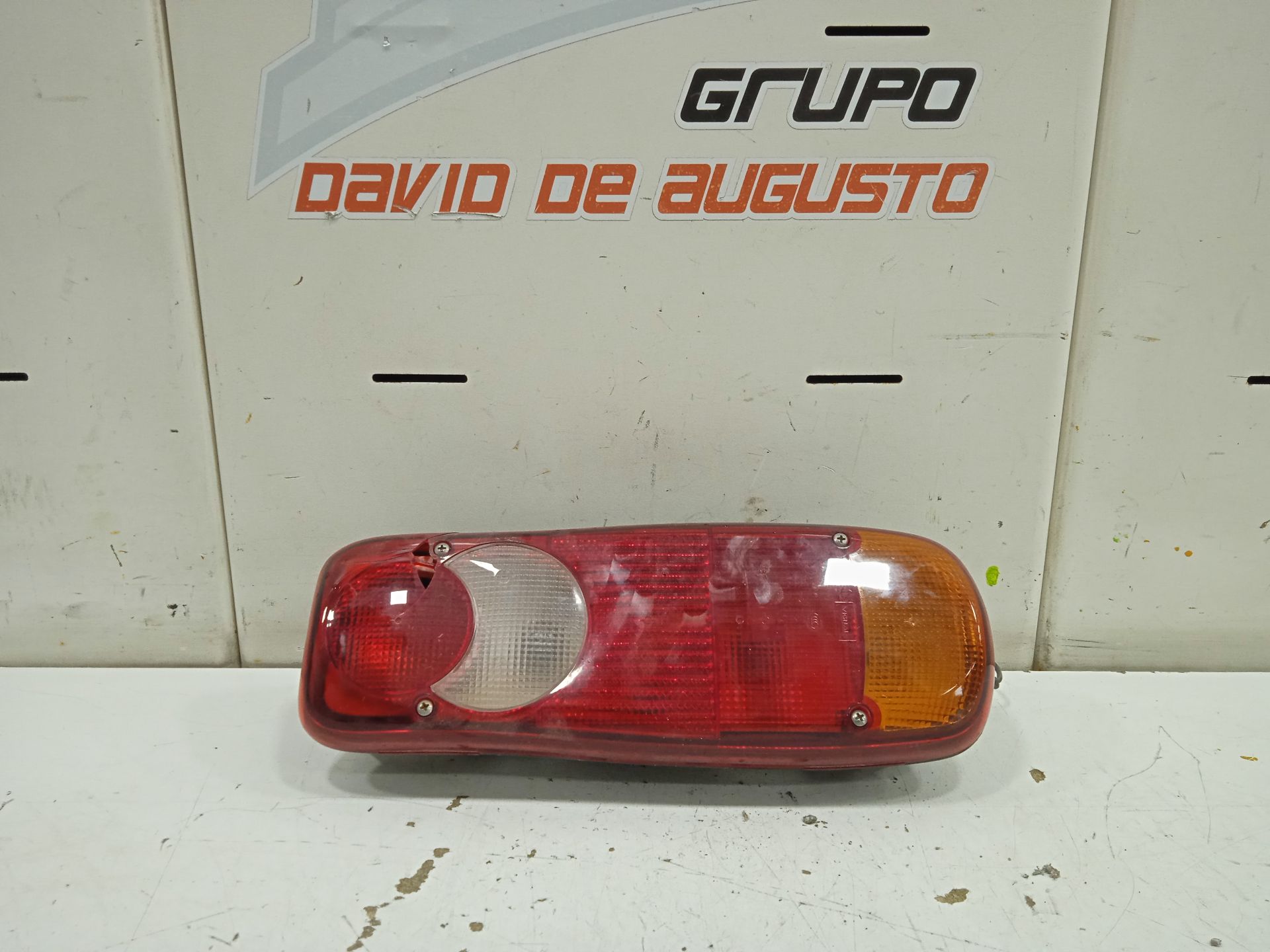 PILOTO TRASERO IZQUIERDO NISSAN CABSTAR TL28