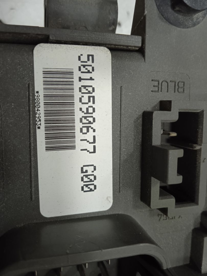 CAJA RELES / FUSIBLES RENAULT PREMIUM DISTRIBUTION *