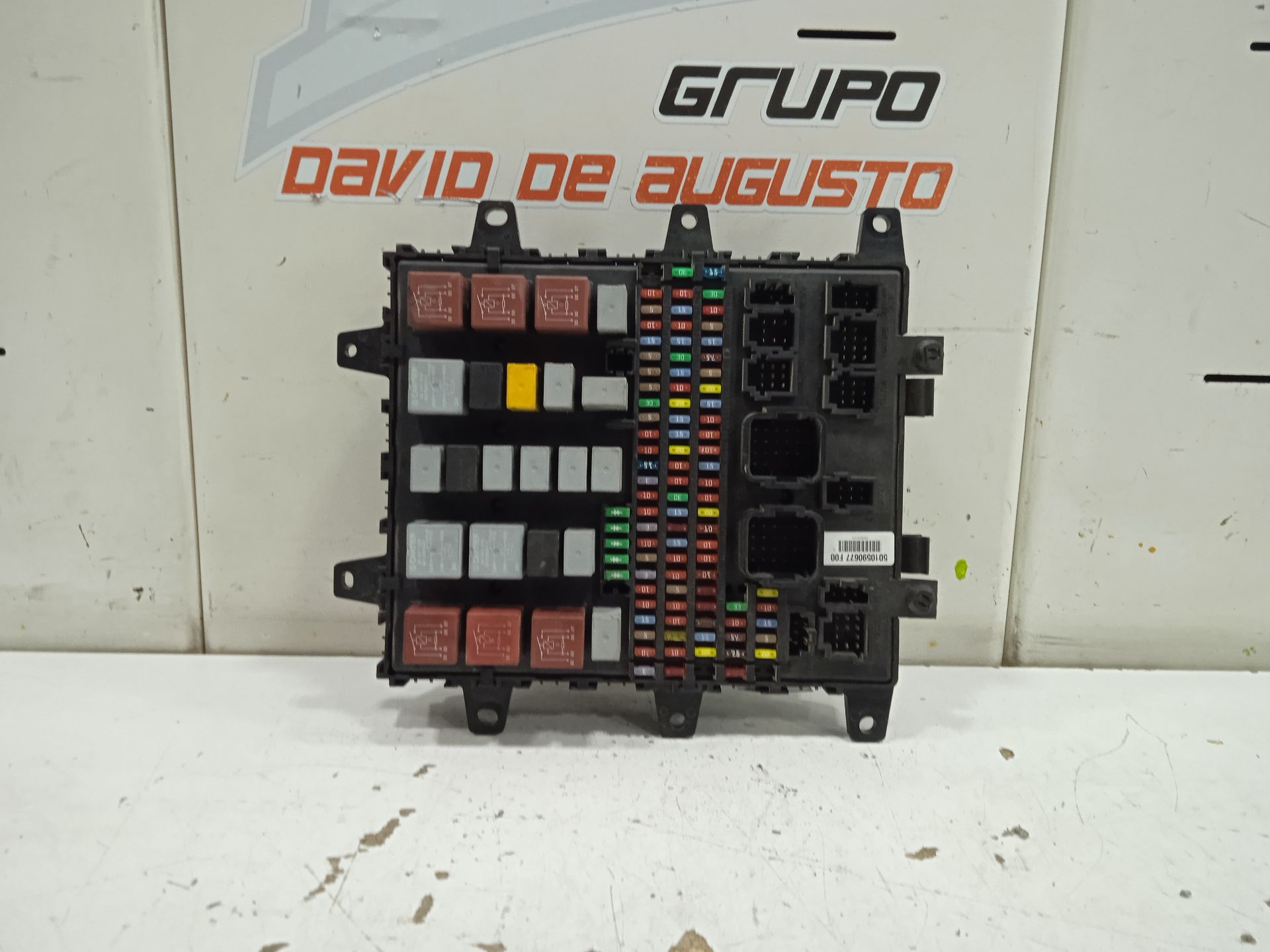 CAJA RELES / FUSIBLES foto 4