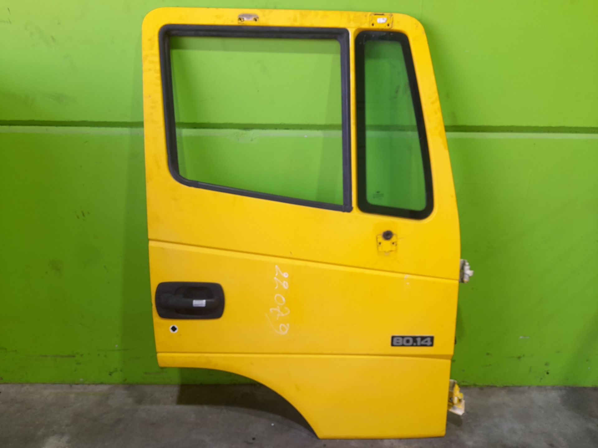 PUERTA DELANTERA DERECHA NISSAN ATLEON TK140 TL80
