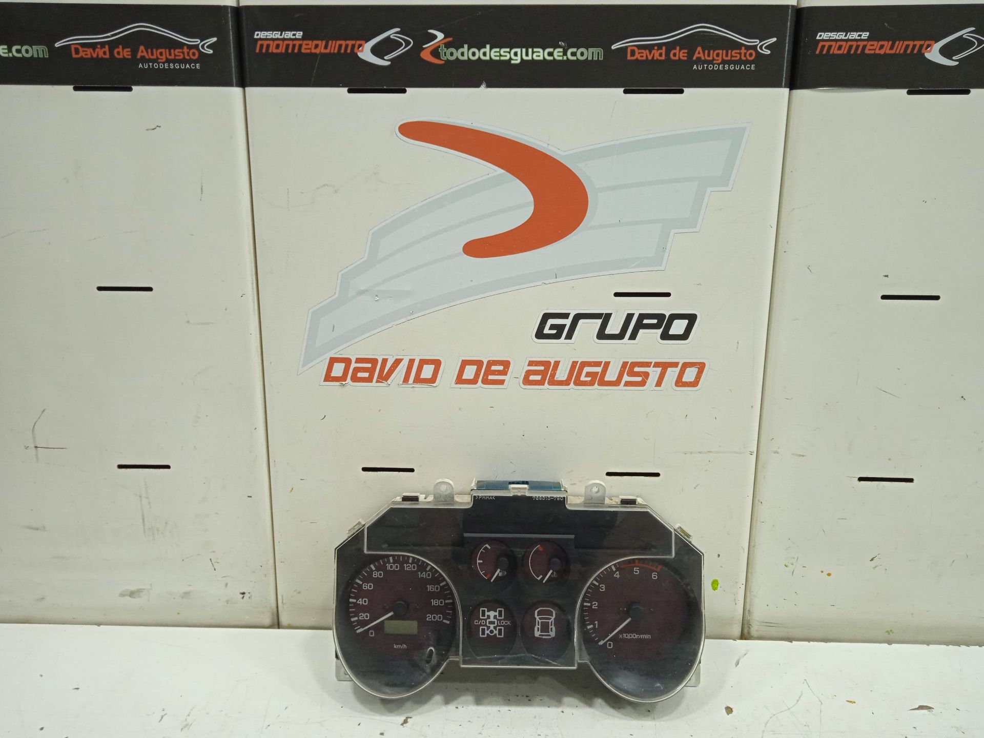 CUADRO INSTRUMENTOS MITSUBISHI MONTERO (V60/V70) 3.2 DI-D GLX Hunter (5-ptas.)   |   10.01 - ...